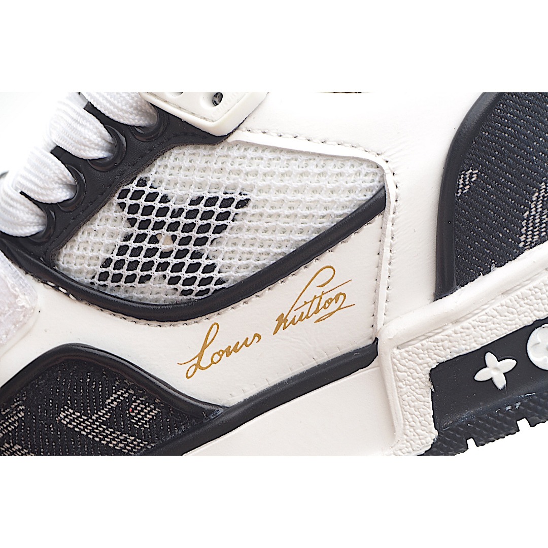 图片[9]-LV儿童时尚系带魔术贴板鞋 受复古篮球鞋的启发，Virgil Abloh 为 L V此次取材字母组合压纹小牛皮。作为鞋收集的图标的个性发光。由会标牛仔布和魔术贴肩带制成，带有会标花卉图案注入。后跟采用柔软材质舒适贴合脚踝。 尺码：26-37 货号：黑色-选品中心