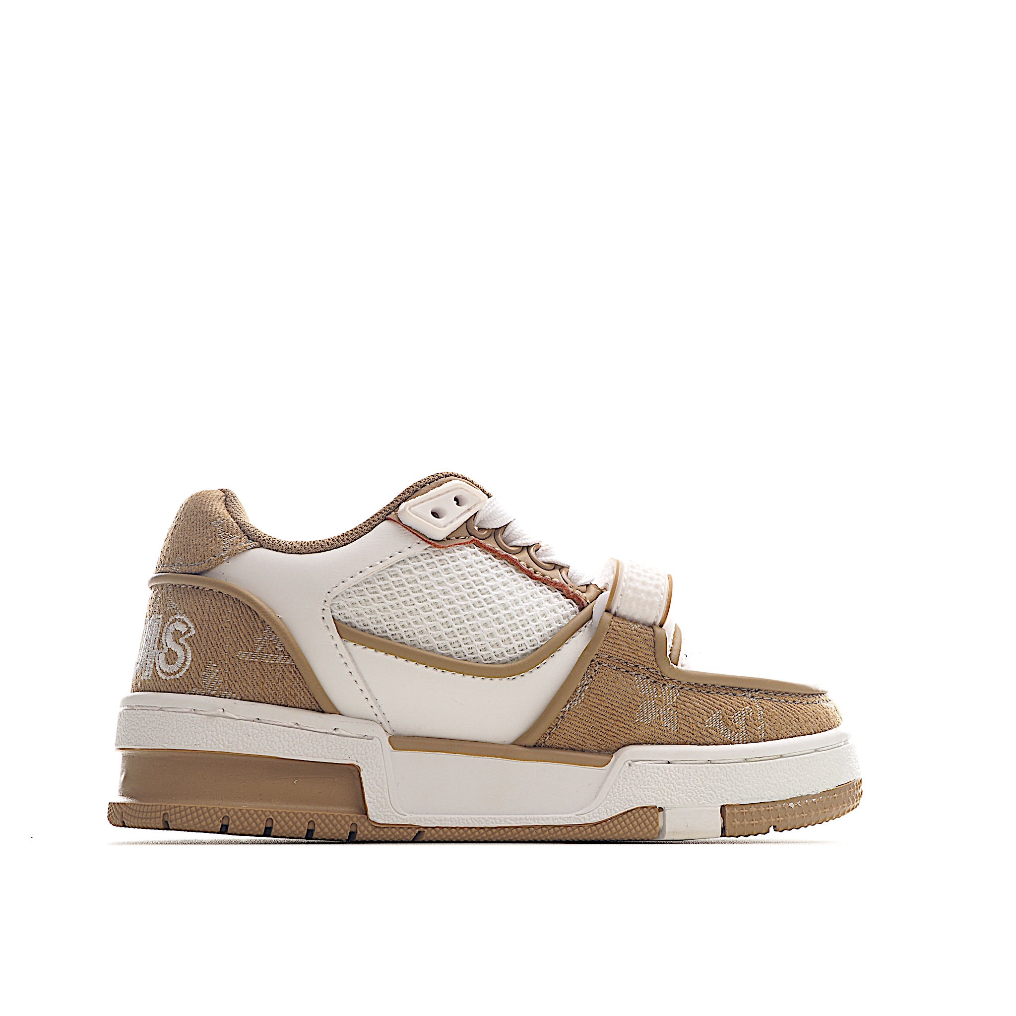 图片[3]-LV儿童时尚系带魔术贴板鞋 受复古篮球鞋的启发，Virgil Abloh 为 L V此次取材字母组合压纹小牛皮。作为鞋收集的图标的个性发光。由会标牛仔布和魔术贴肩带制成，带有会标花卉图案注入。后跟采用柔软材质舒适贴合脚踝。 尺码：26-37 货号：咖啡色-选品中心