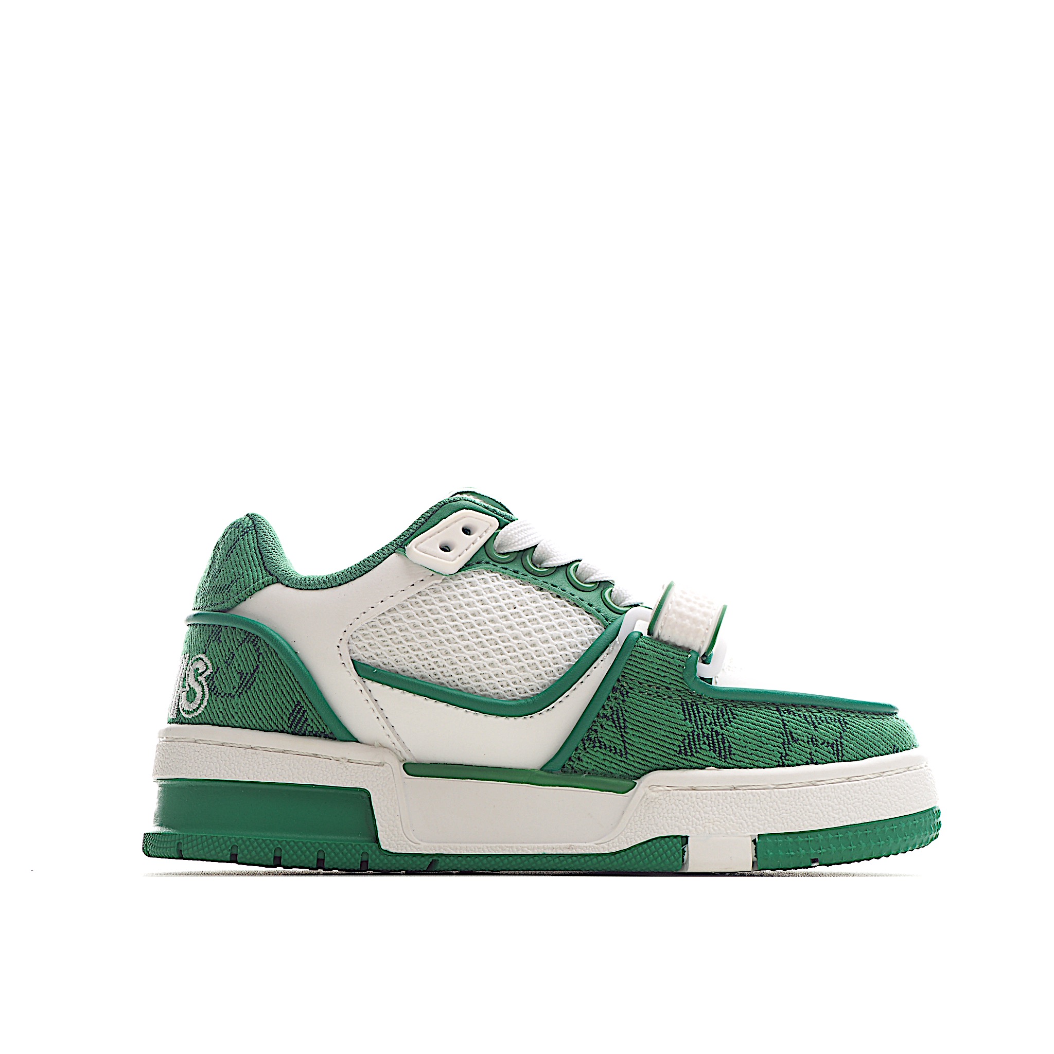 图片[3]-LV儿童时尚系带魔术贴板鞋 受复古篮球鞋的启发，Virgil Abloh 为 L V此次取材字母组合压纹小牛皮。作为鞋收集的图标的个性发光。由会标牛仔布和魔术贴肩带制成，带有会标花卉图案注入。后跟采用柔软材质舒适贴合脚踝。 尺码：26-37 货号：绿色-选品中心