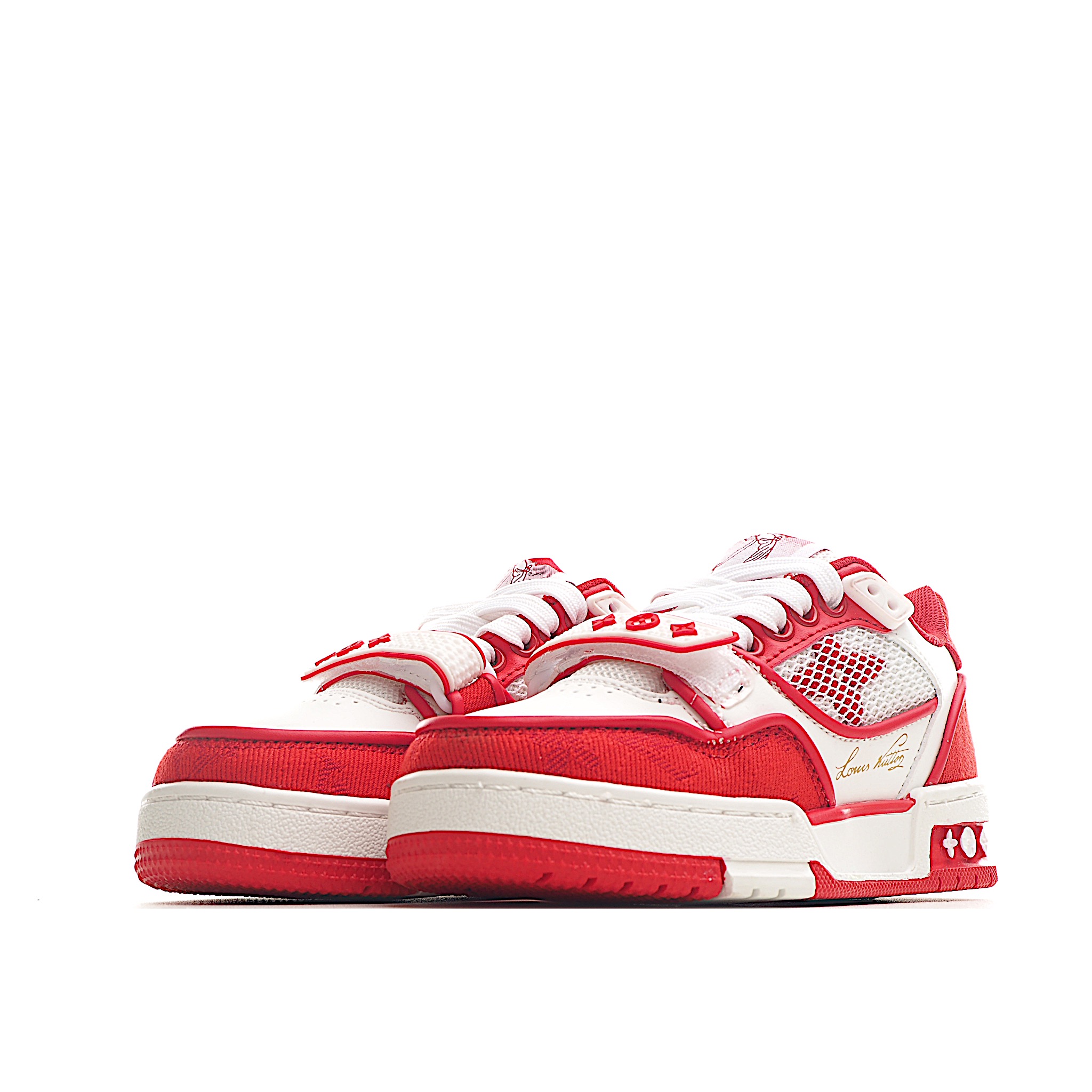 图片[2]-LV儿童时尚系带魔术贴板鞋 受复古篮球鞋的启发，Virgil Abloh 为 L V此次取材字母组合压纹小牛皮。作为鞋收集的图标的个性发光。由会标牛仔布和魔术贴肩带制成，带有会标花卉图案注入。后跟采用柔软材质舒适贴合脚踝。 尺码：26-37 货号：红色-选品中心