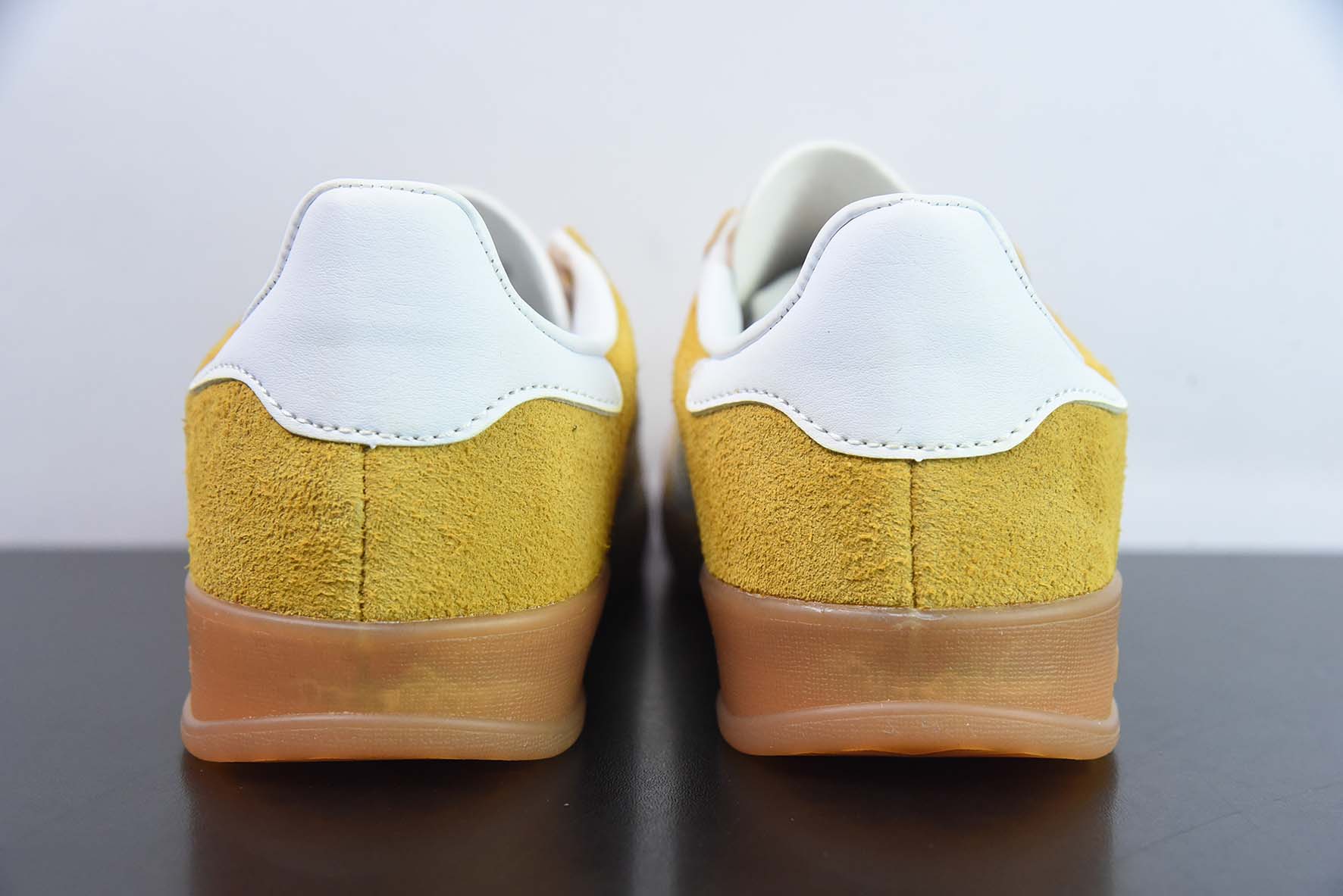 adidas Originals Gazelle Indoor瞪羚羊系列经典板鞋  桑巴 GAZELLE 货号：HQ8716