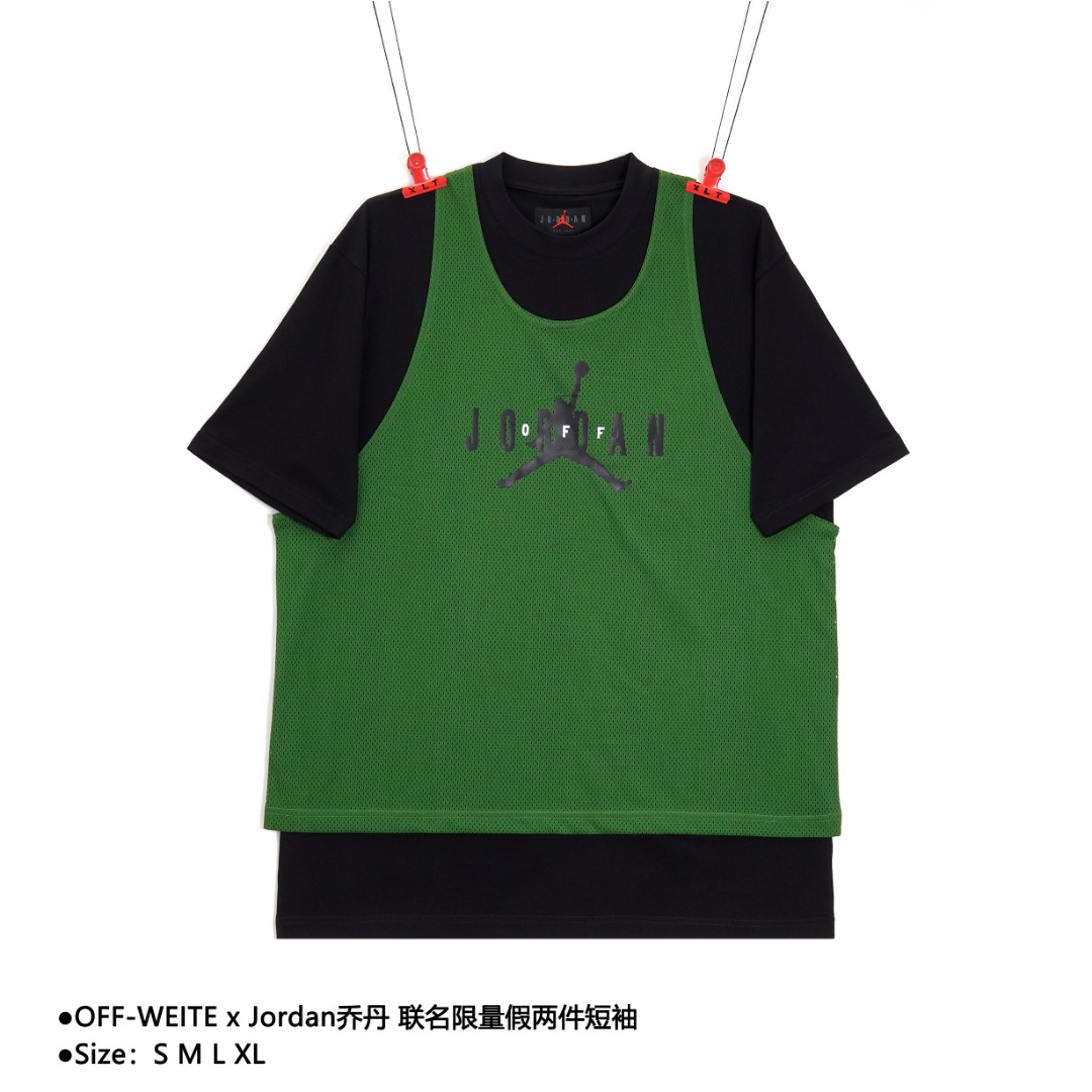 💰170
OFF-WEITE x Jordan乔丹 联名限量假两件短袖
Size：S M L XL

最新一届的AJ飞人联名假两件，简直堪称绝版。充满时尚的运动气息又保留了两个品牌的特色，网状的透气衫 使得穿在身上格外的透气，是夏天喜欢运动的潮男潮女必备品。印花采用的是康丽数码直喷工艺，每一个印花的颜色都没重复，整个版重复打版3次以上。历经艰辛，终得正果！印花饱满，画面视觉感可以说完美，可以体现出那种卡通贴画的质感！面料采用280克双股双纱纯棉面料，面料结构缜密，垂感十足！手感顺滑！ 第一道字母大底，第二道飞人覆盖，最上面一层覆盖字母F。三层字母层层叠加。主麦也摒弃了原有的外挂领标，换成直喷式印花。提高了穿着体验，档次噌噌高。面料采用双纱  260克双纱面料，垂感十足。肤感A级。主要是吸汗透气。男女同款

款式编号：AA-56056056018