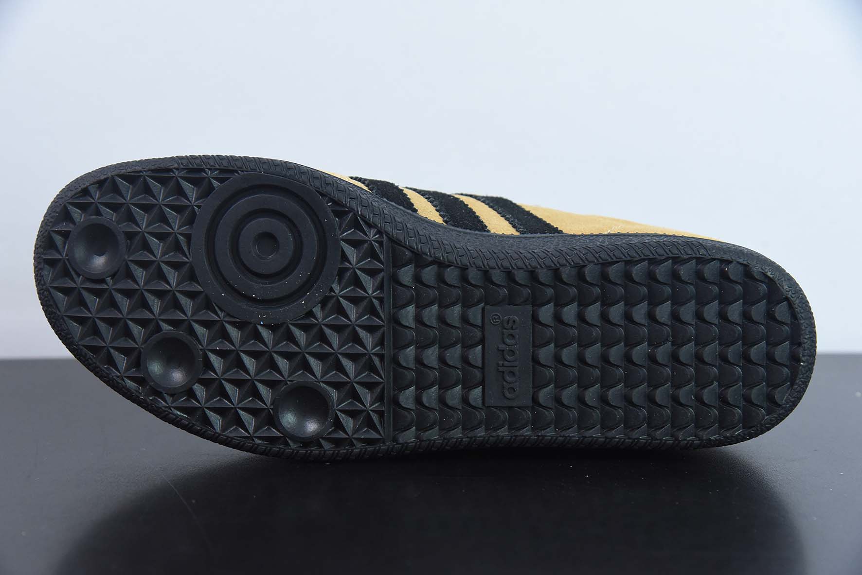 阿迪 AD 三叶草 Originals Samba ADV"Cardboard Black"桑巴舞系列绅士德训足球风百搭低帮休闲运动板鞋“翻毛麦黄黑”HP9085