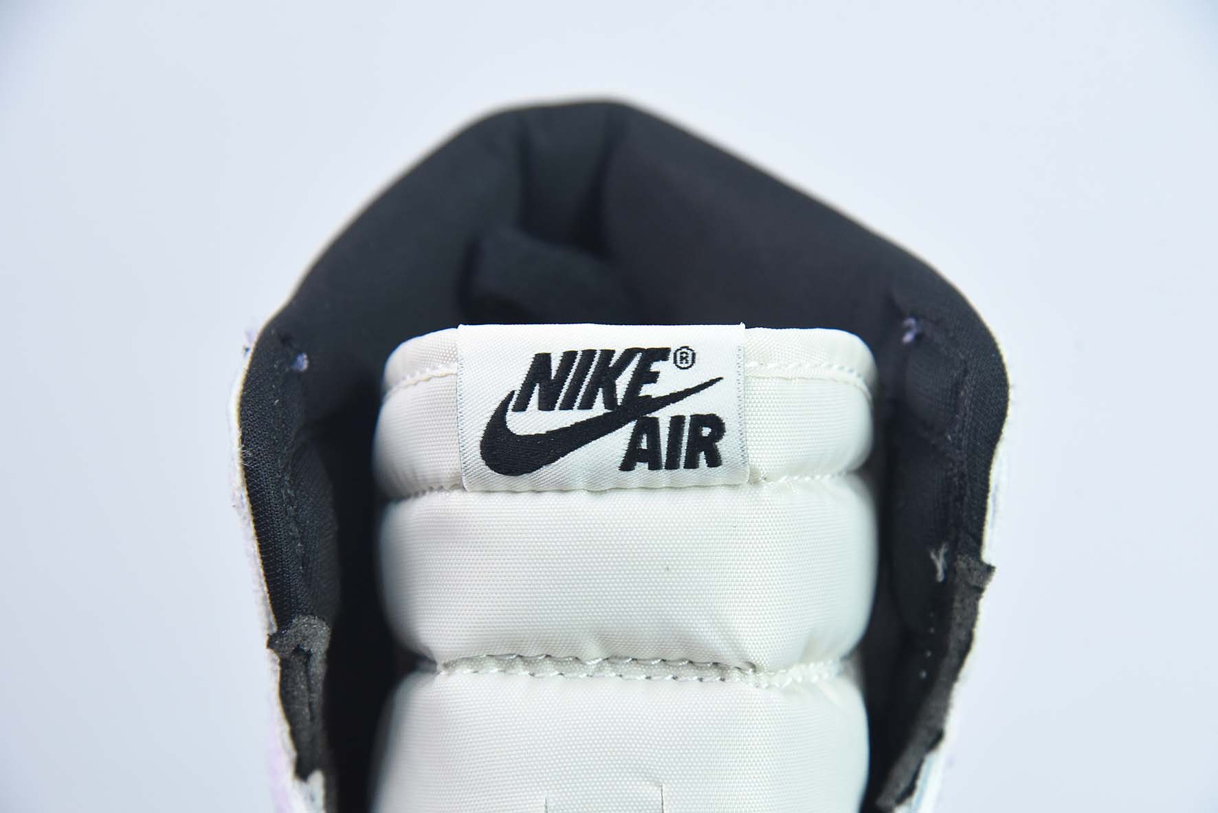 Nike Air Jordan 1 High 0G "Craft" 复古篮球鞋 白紫渐变色 货号：DX0054 805