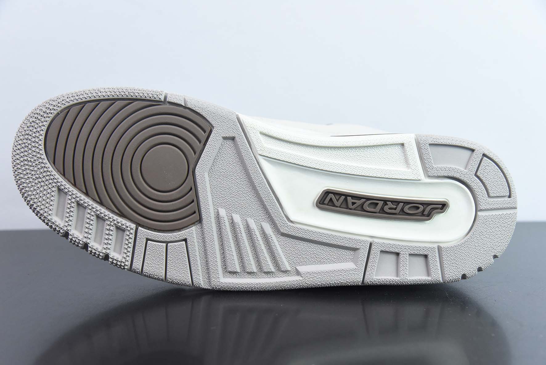 Air Jordan 3 "Palomino" AJ3 乔3摩卡爆裂纹运动鞋 货号：CT8532-102