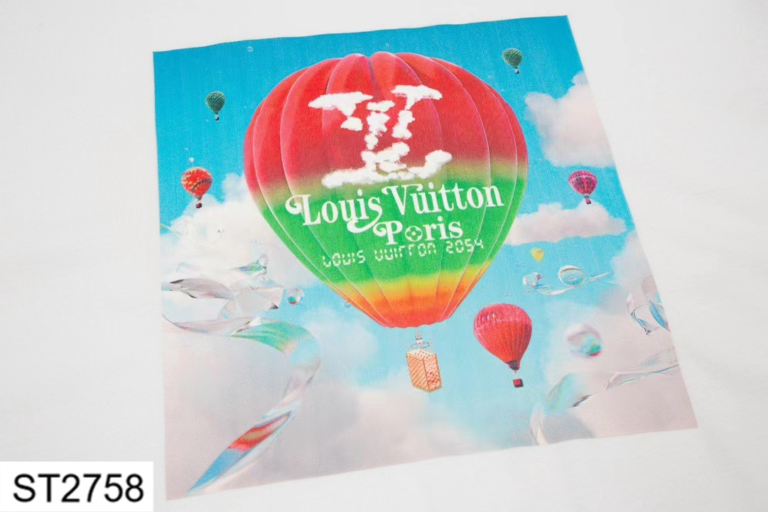供货价:19.9💰『官网特别短袖』贸易出口款,200克精梳棉面料,夏季上身超舒适,原包装吊牌 稳定72小时内物流（可接一件来图定做,批发价格超低）有量选手可以来谈价格可低！！！ 
LV路易威登LOUIS VUITTON情侣款短袖T恤半袖体恤  
款号：ST2758
双纱加厚重磅面料 手感厚实 质感很好
面料自然垂度硬挺度效果都很好 情侣BF宽松oversize版型
面料：220g克重/100%棉 
尺码：M / L / XL
胸围 肩宽 袖长 衣长
M 52 51 21 69 
L 54 53 21 71 
XL 56 55 21 73