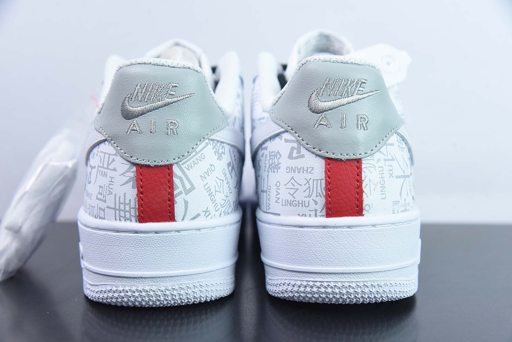 Air Force 1’07 Low"The Book of Family Names"空军一号“皮革白灰百家姓印花”货号：SD3356-008