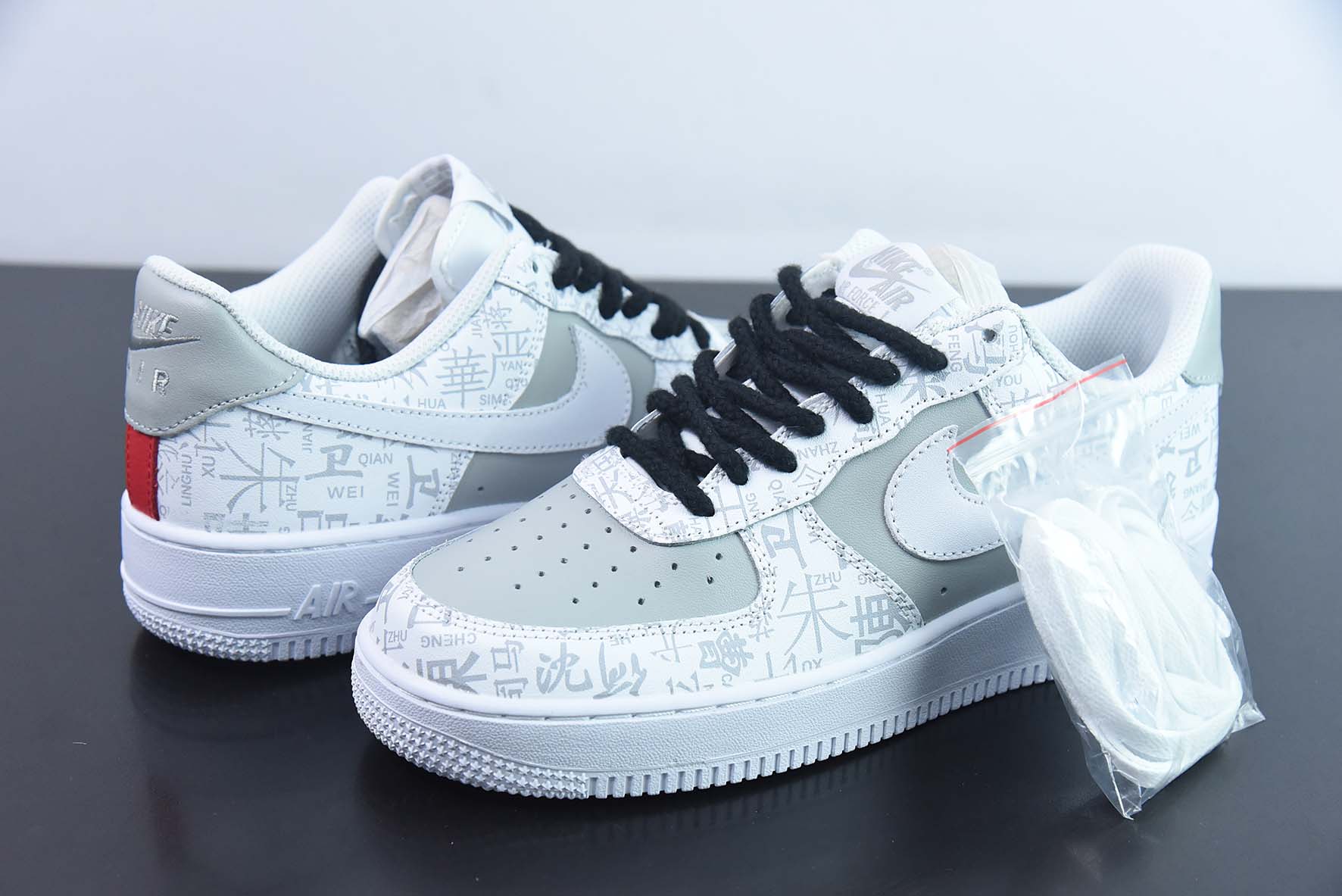 Air Force 1’07 Low"The Book of Family Names"空军一号“皮革白灰百家姓印花”货号：SD3356-008