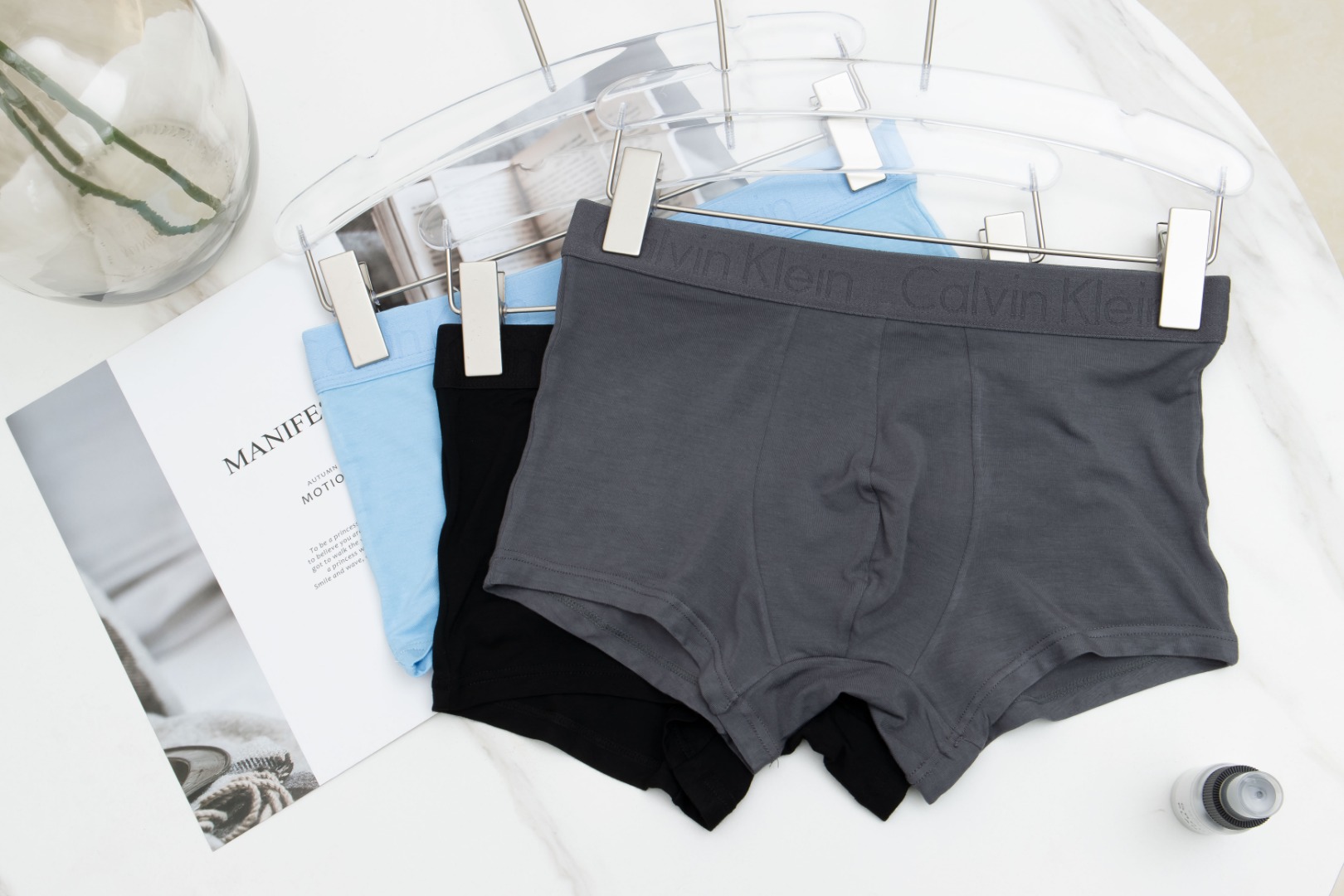 CK高端男士内裤，选用高科技面料和先进的工艺技术，让你在穿着时享受到超凡的舒适和贴身感受。内裤的设计注重