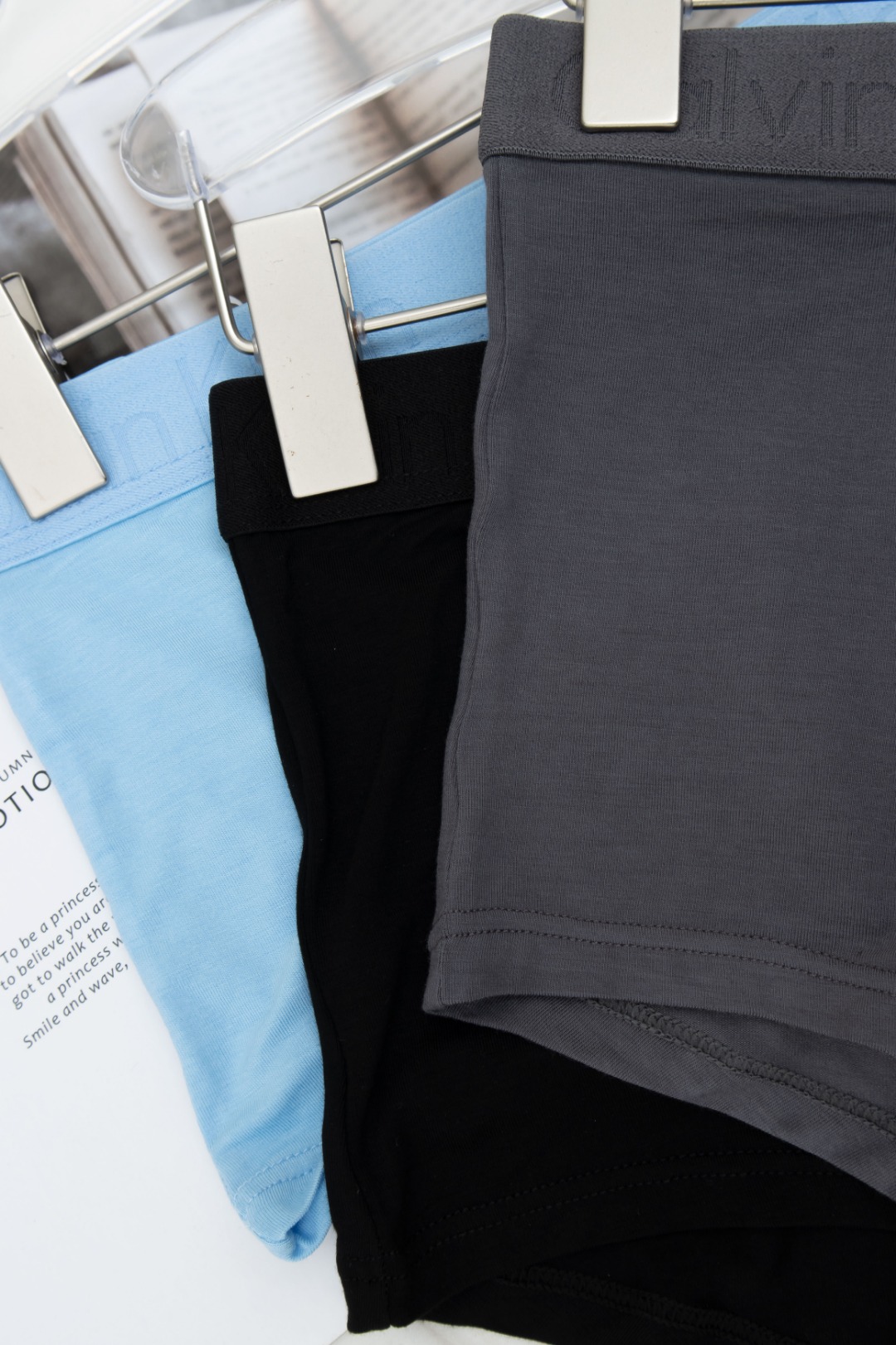 CK高端男士内裤，选用高科技面料和先进的工艺技术，让你在穿着时享受到超凡的舒适和贴身感受。内裤的设计注重