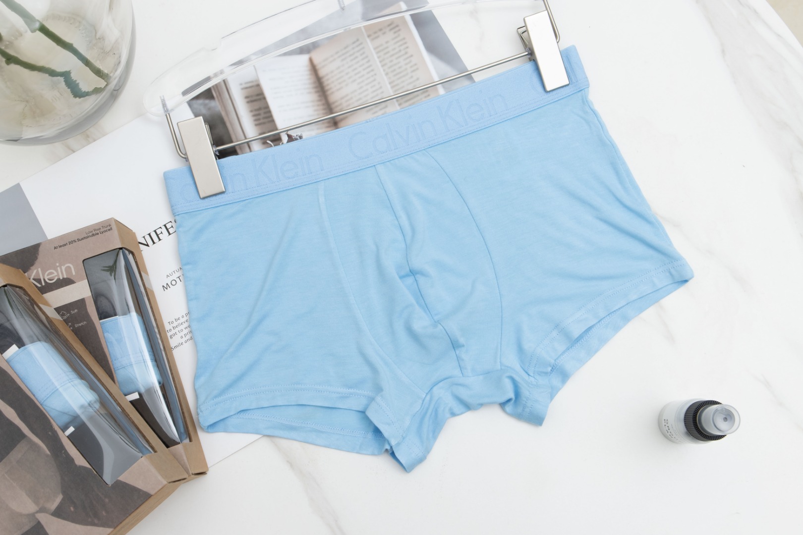 CK高端男士内裤，选用高科技面料和先进的工艺技术，让你在穿着时享受到超凡的舒适和贴身感受。内裤的设计注重