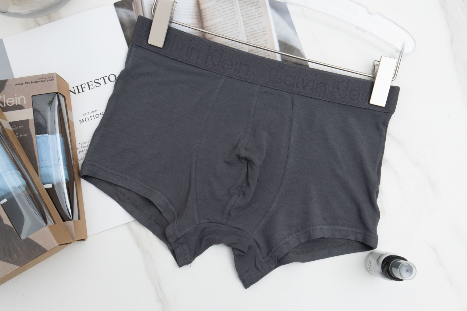 CK高端男士内裤，选用高科技面料和先进的工艺技术，让你在穿着时享受到超凡的舒适和贴身感受。内裤的设计注重