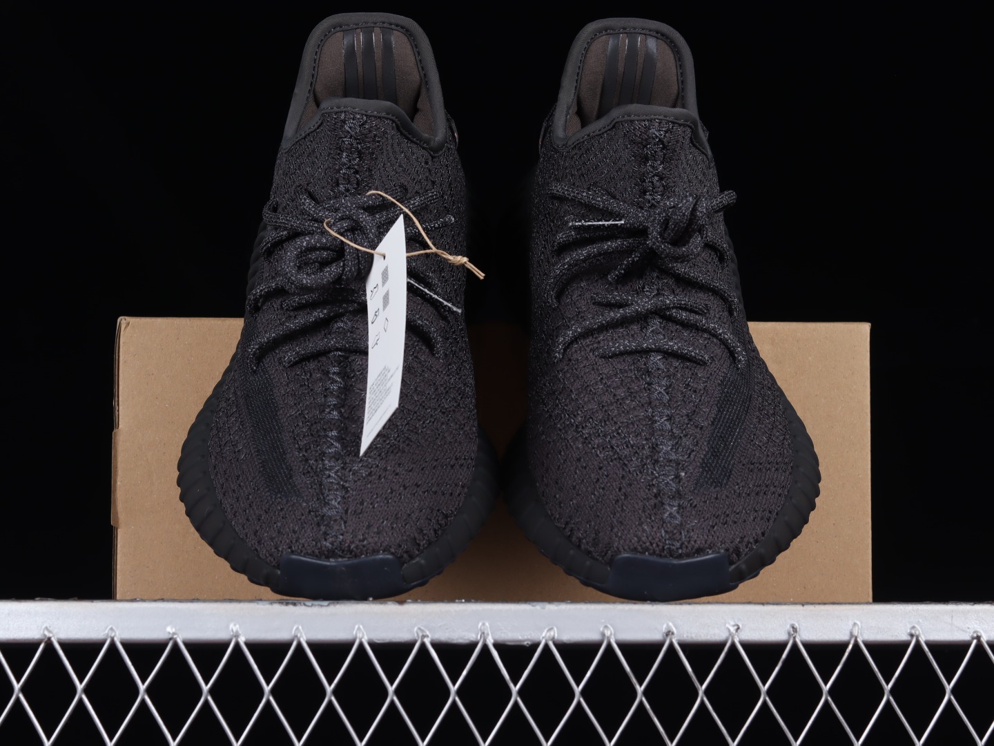 Yeezy350V2黑满天星尺码36