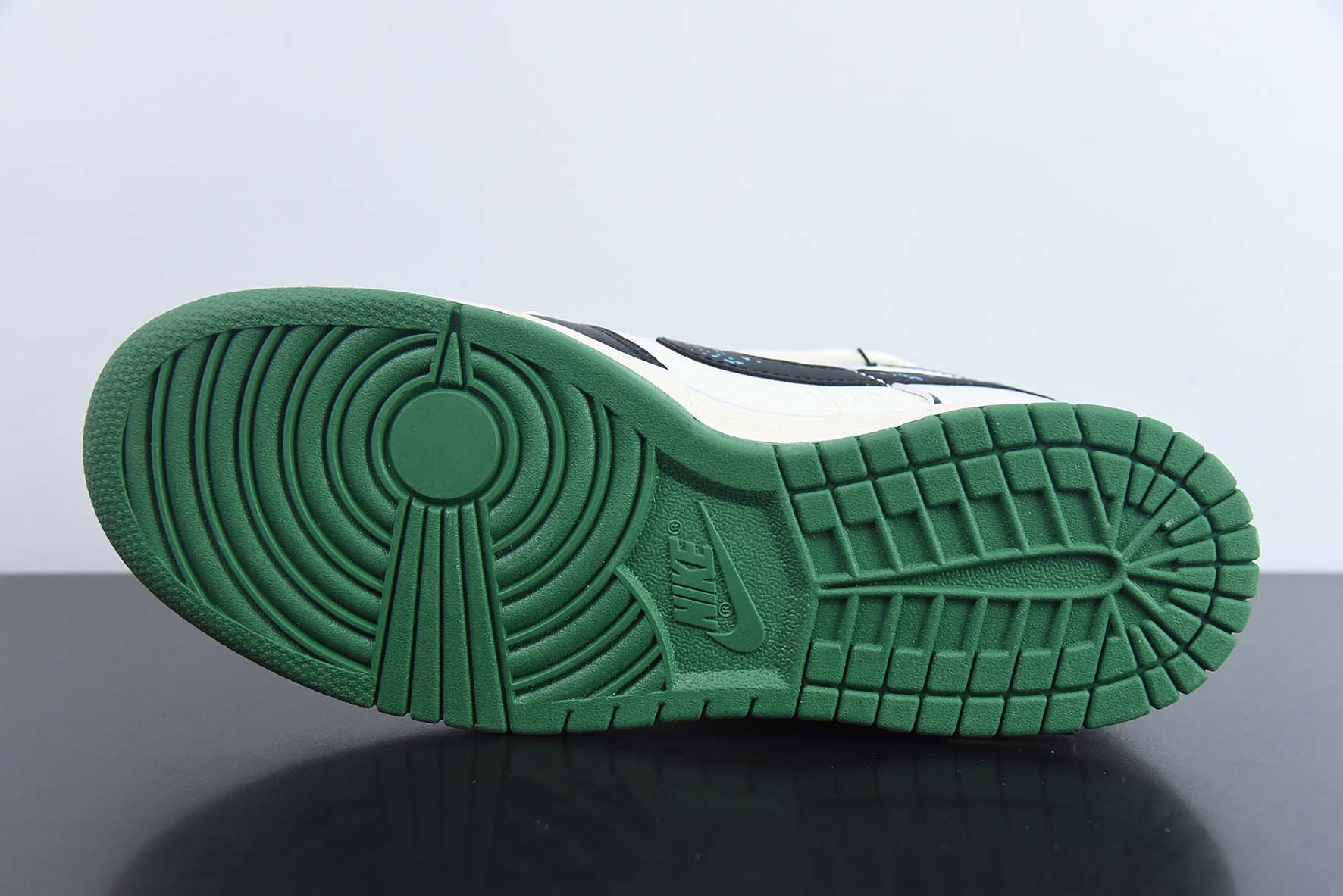 Nike Dunk Low 宇宙探索 星际迷航运动鞋 货号：DD1391-300
