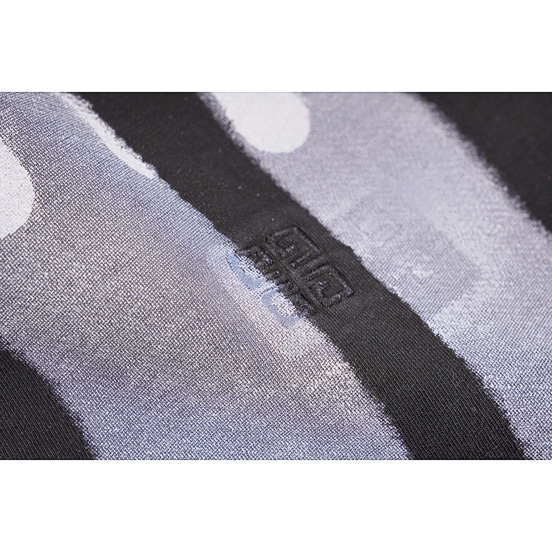 Givenchy/纪梵希 22SS 狗头印花短袖T恤