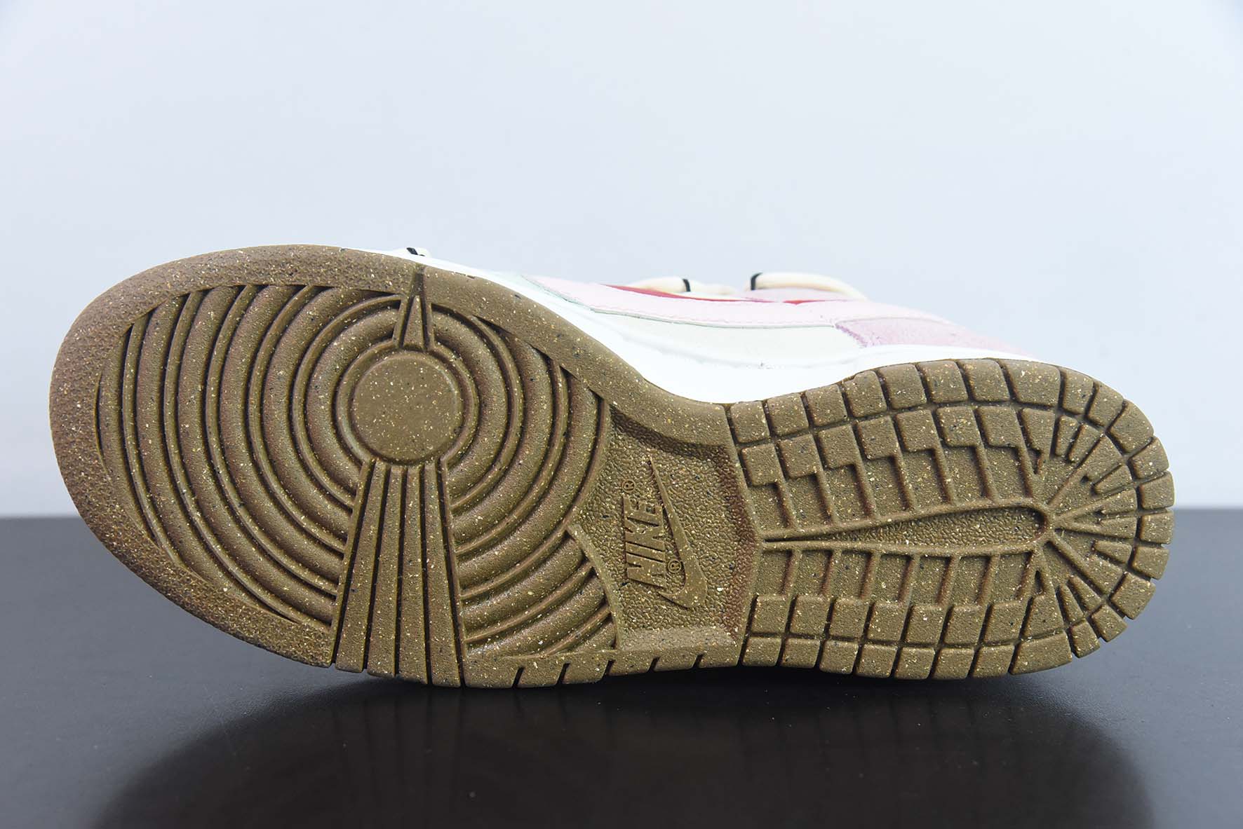 Nike SB Dunk Low 解构绑带 双勾 85系列 兔年限定 🐰 粉兔 货号：DO9457 136