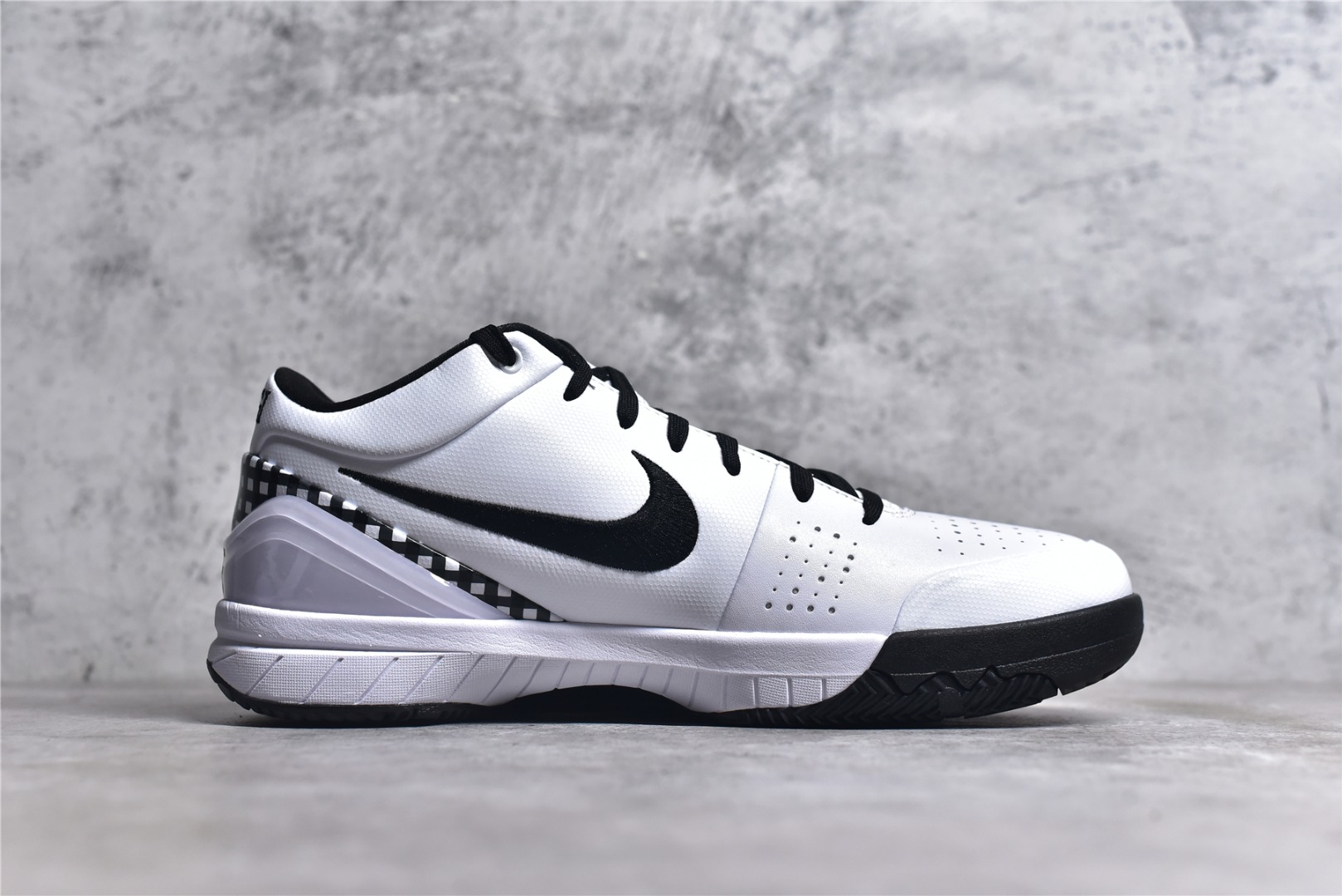 KOBE4鞋码39-46偏小0.5灭