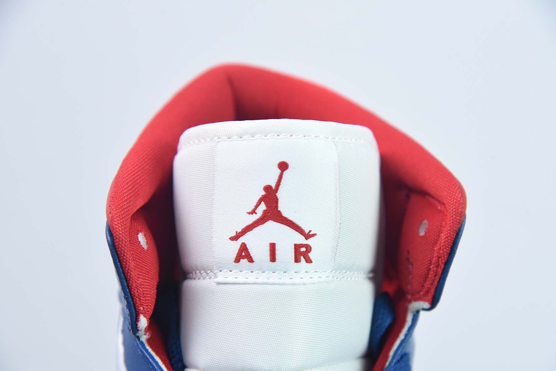 Air Jordan 1 Mid 中帮复古运动鞋 “白蓝红脚趾” BQ6472-146
