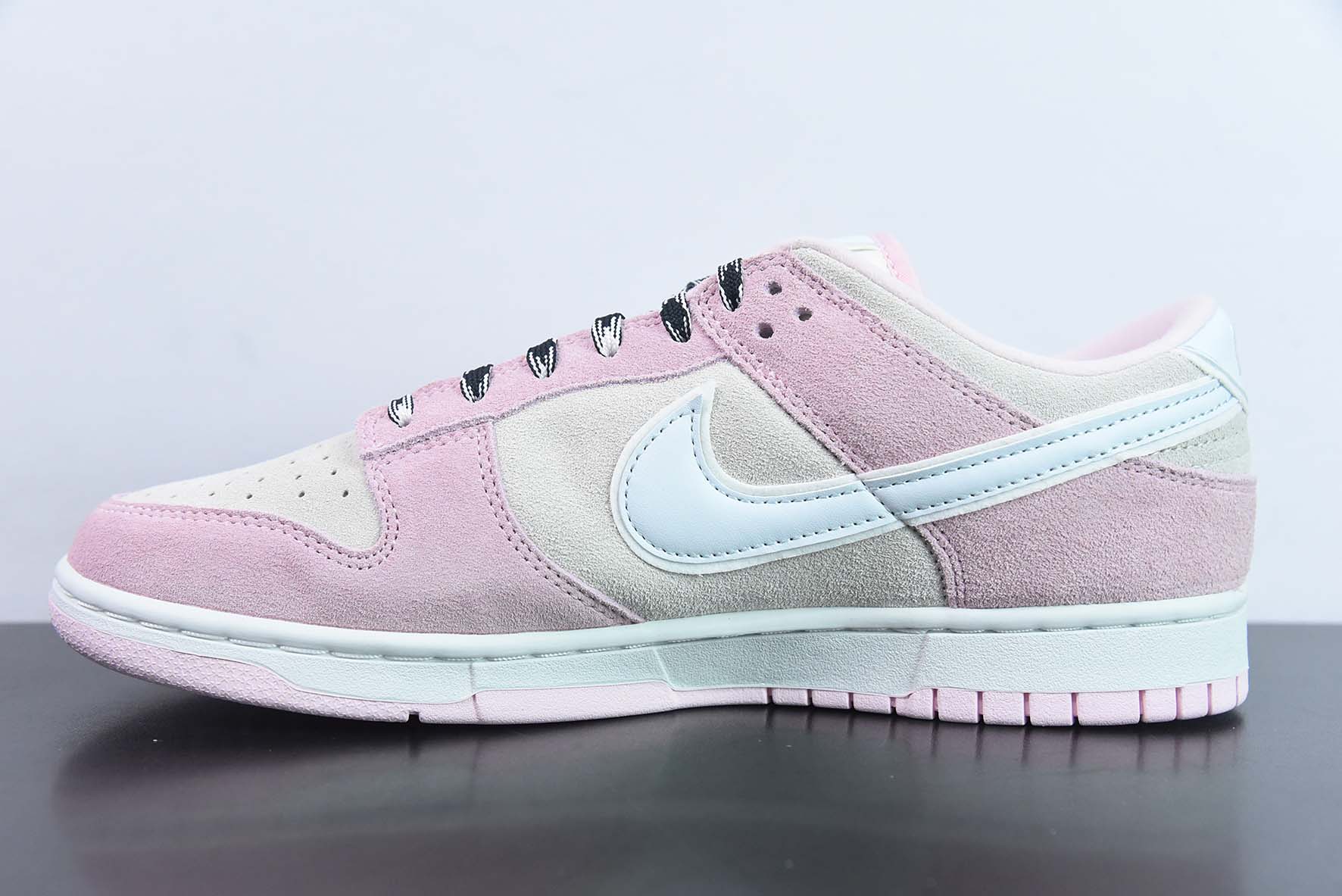 Nike Dunk Low SB 低帮滑板鞋/粉色 灰白粉 货号：DV3054-600