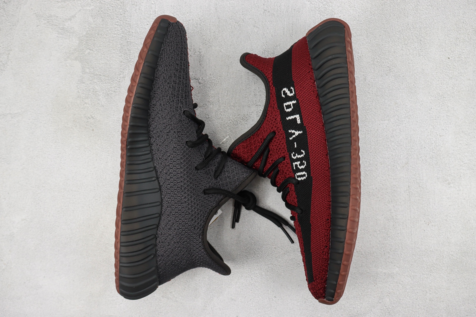 阿迪 椰子350 V2 货号:RH7337 黑酒红色运动鞋 Adidas Yeezy Boost 350 V2