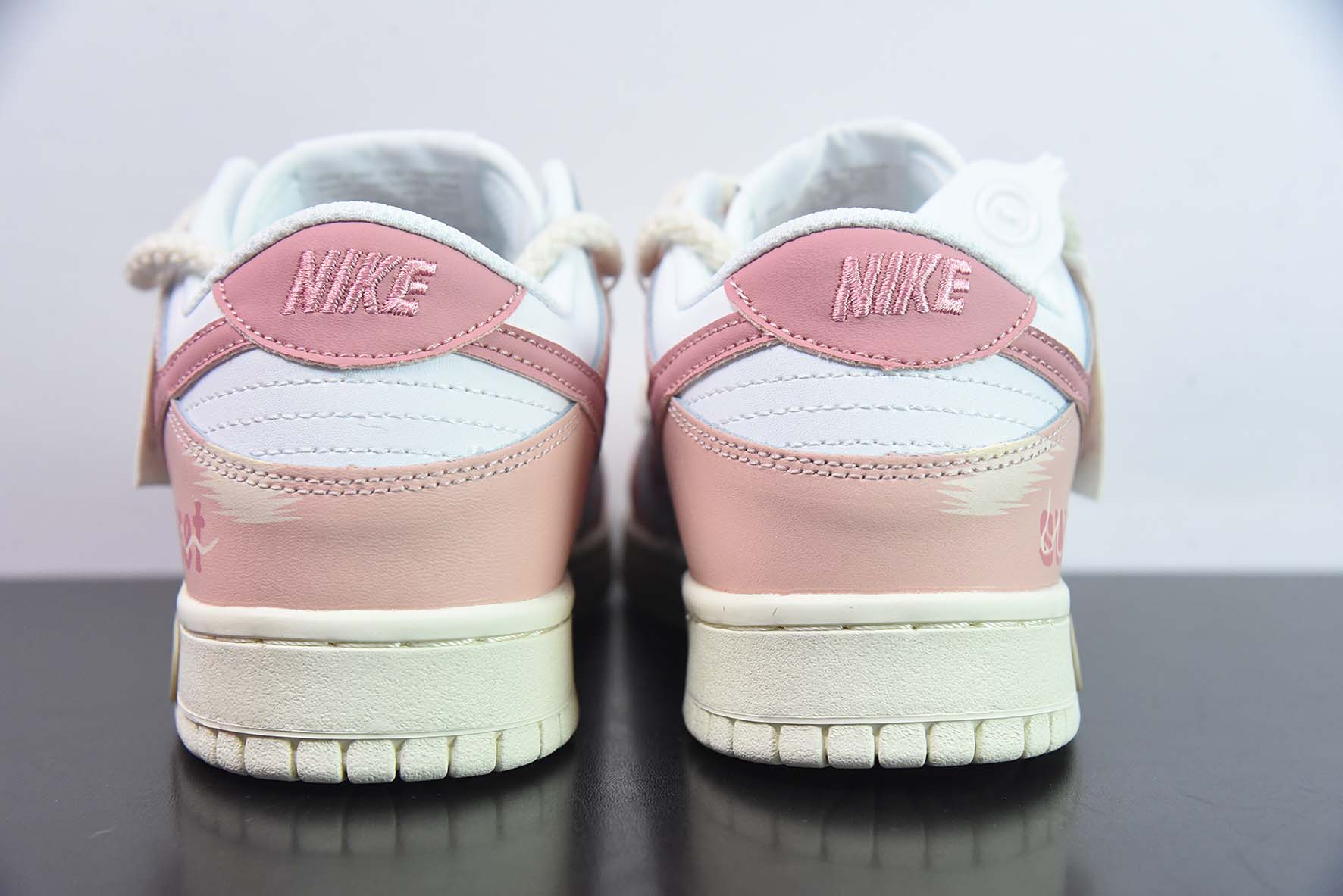 NK SB Dunk Low 解构抽绳低帮 白粉色 涂鸦 印花 货号：DD1503 121