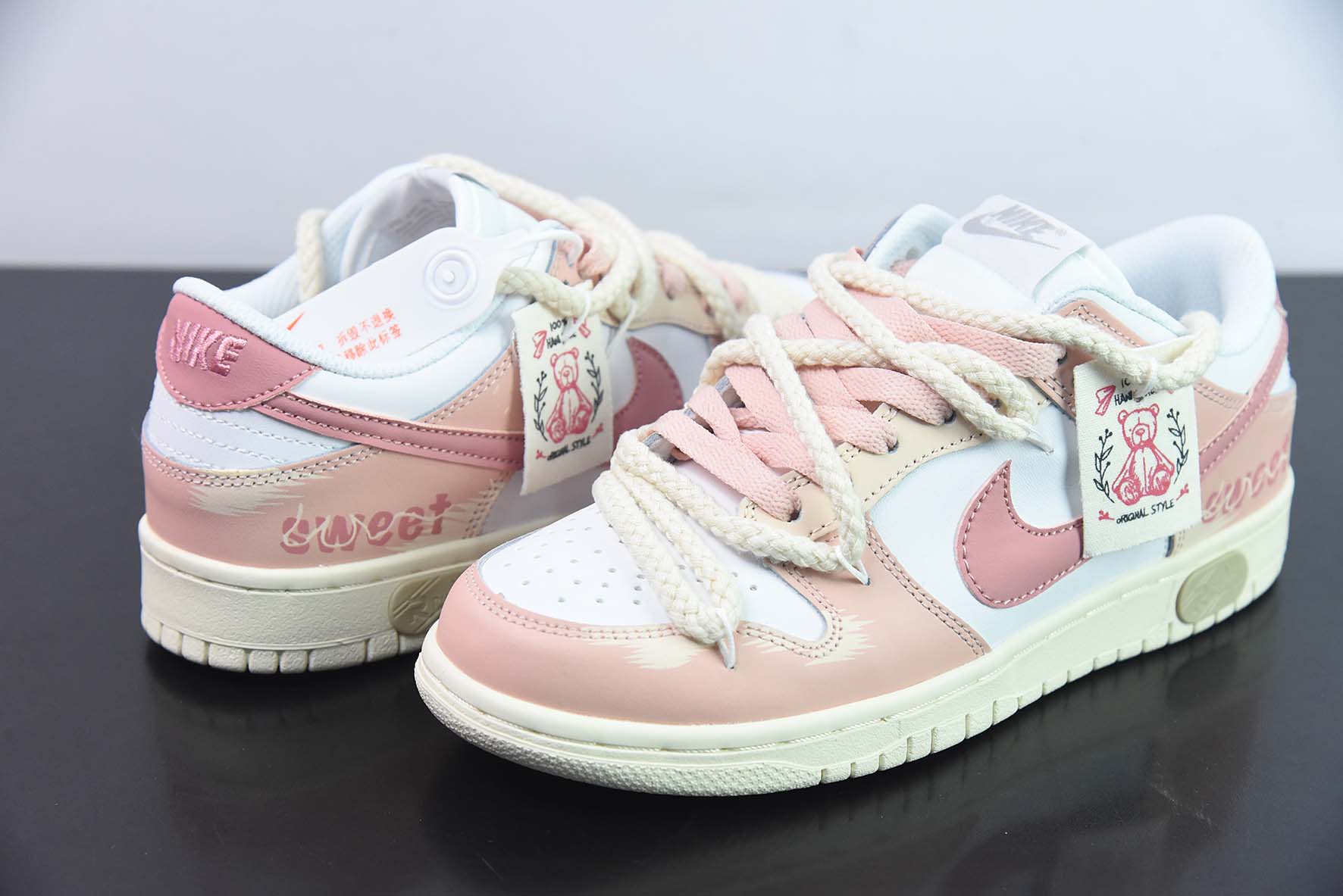 NK SB Dunk Low 解构抽绳低帮 白粉色 涂鸦 印花 货号：DD1503 121