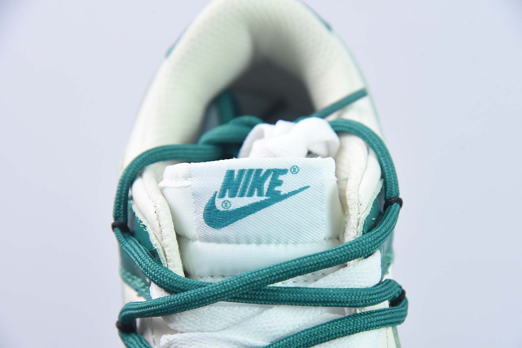 NK SB Dunk Low 解构抽绳低帮白绿笑脸贴布  印花 货号：DD1503 112-32