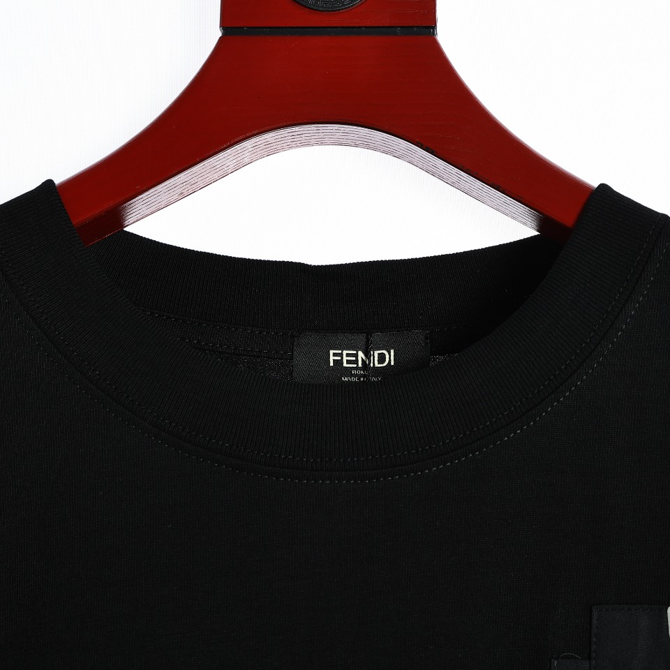 FENDI / 芬迪 23ss 胸前口袋植绒印花T恤短袖