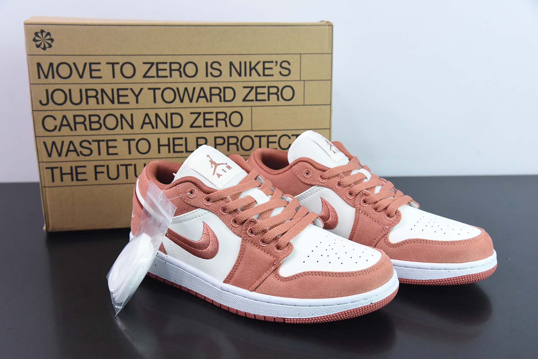 Air Jordan 1 Low AJ1 乔丹1代低帮篮球鞋/白粉 刺绣 2023年新款发售 货号:FN3722-801