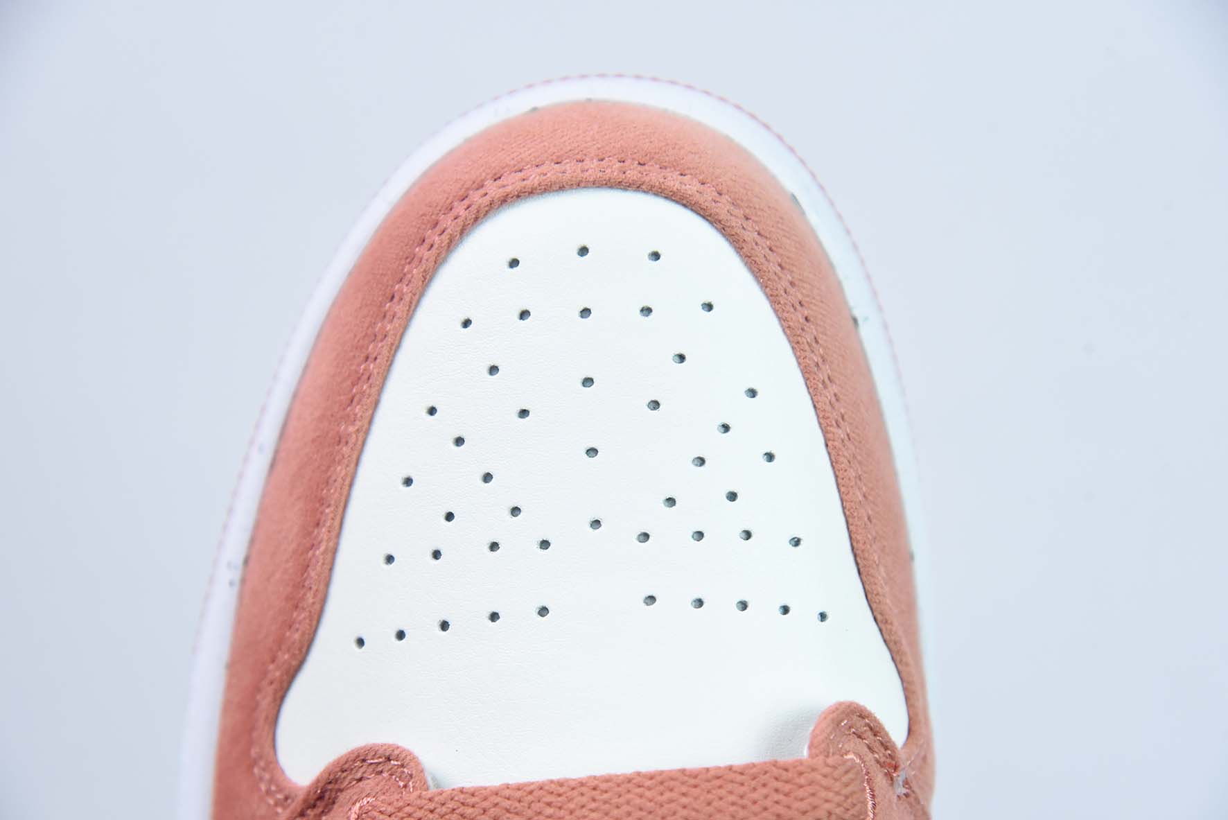 Air Jordan 1 Low AJ1 乔丹1代低帮篮球鞋/白粉 刺绣 2023年新款发售 货号:FN3722-801