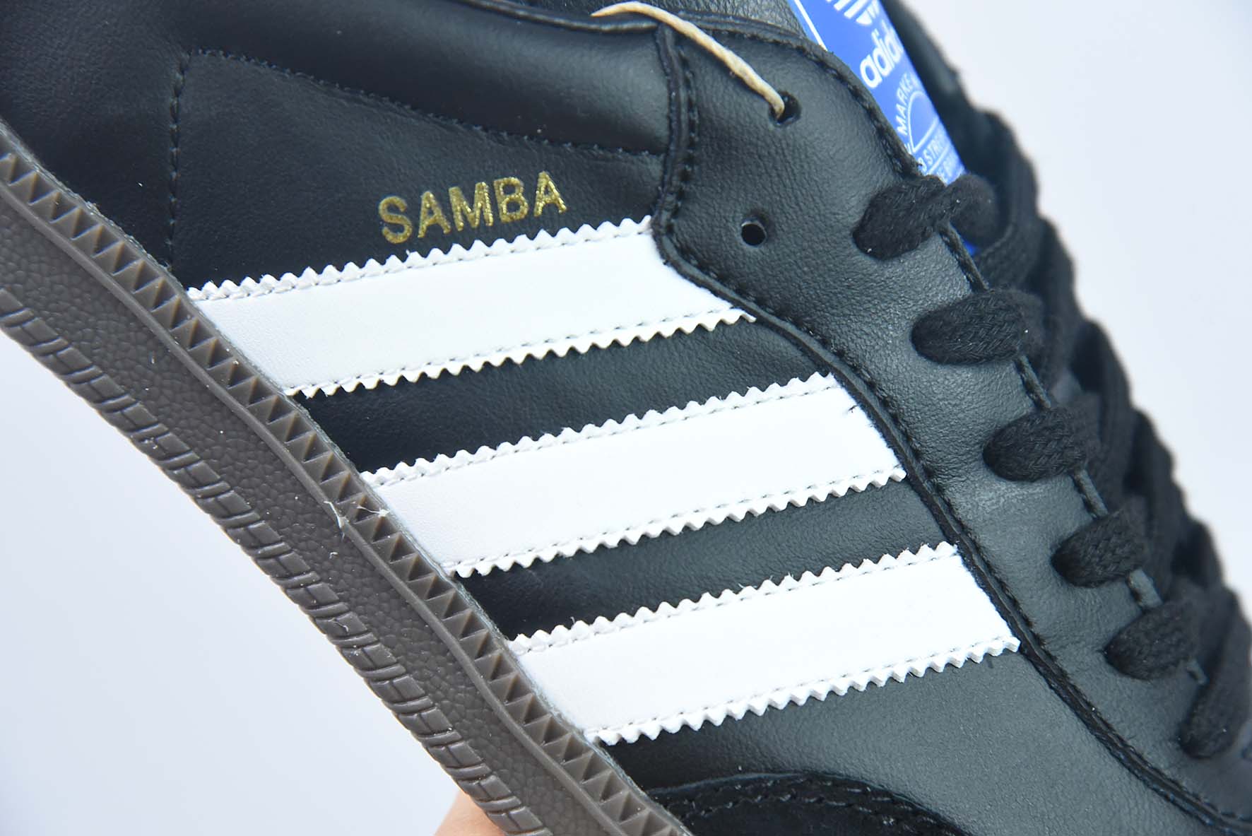 Adidas Samba VEGAN桑巴 德训鞋Adidas 近70年的经典Samba OG 货号：B75807