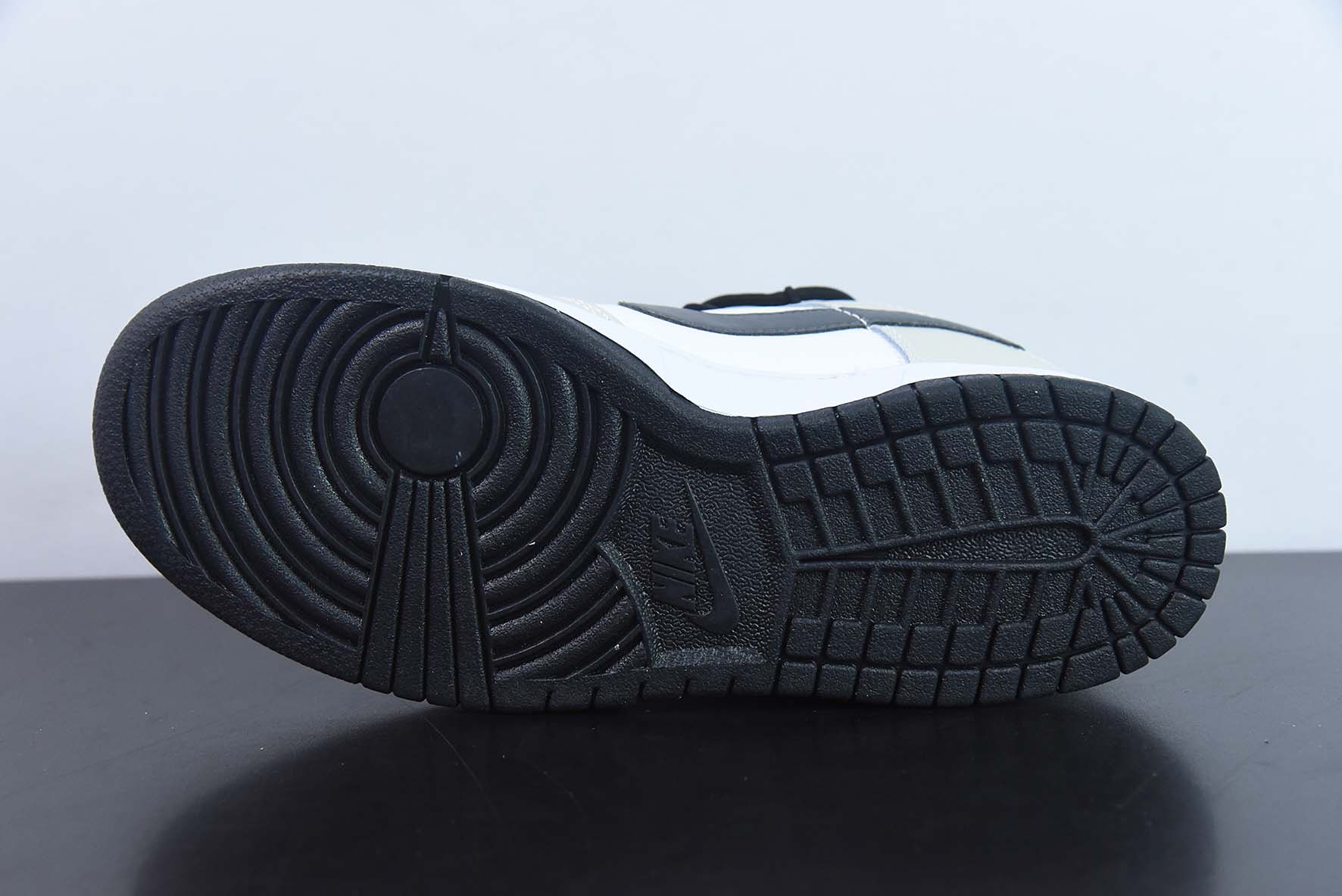 Nike Dunk Low 笔刷涂鸦 十字架 黑白灰 低帮板鞋运动鞋 货号：FD0661 100-74