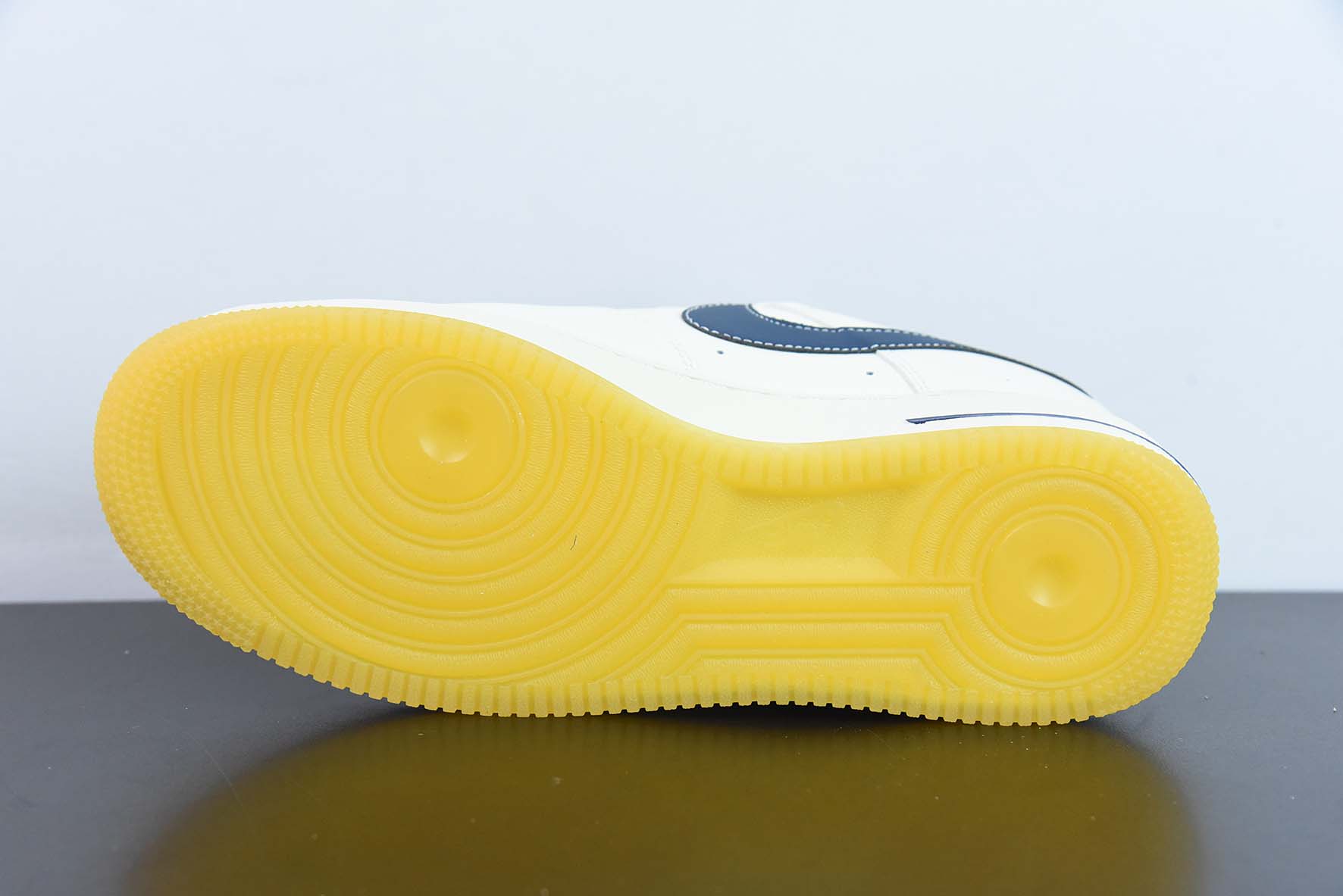 Nike Air Force 1'07 Low"Milky White/Navy/Yellow"空军一号板鞋“皮革米白海军蓝黄”货号：XC2351-033