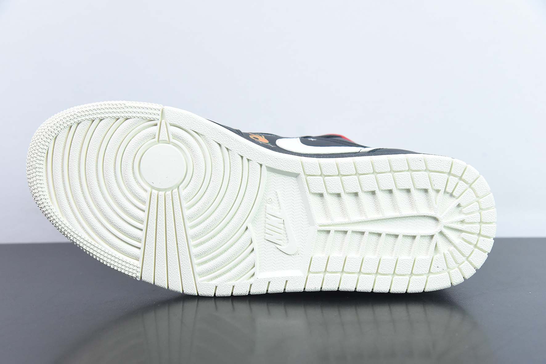 Air Jordan 1 Low "Flaming Swoosh" AJ1 乔1黑红火焰低帮运动鞋 货号:FJ7073-010