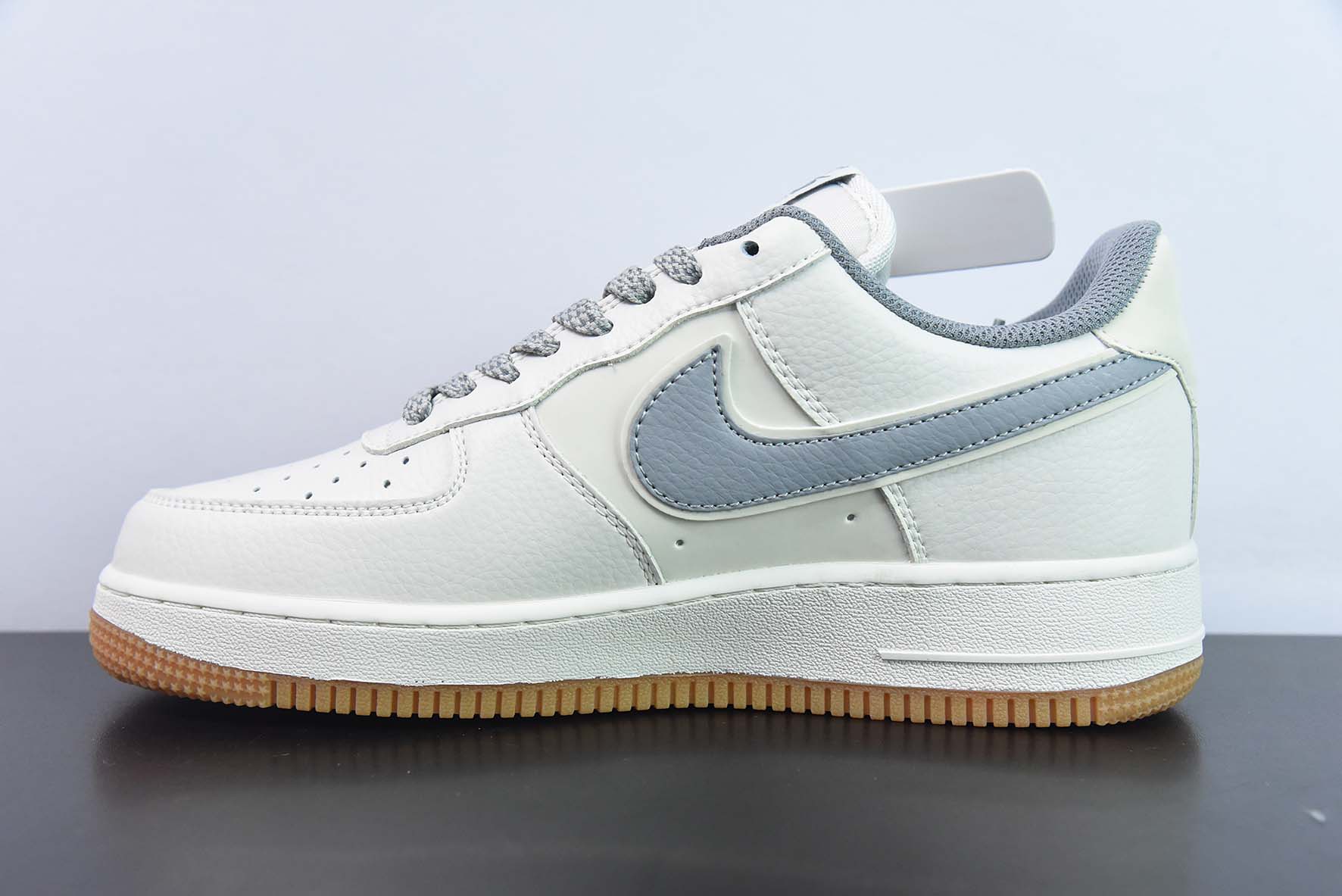 NK Air Force 1’07 Low"Milky White/Grey/Gum"空军一号经典低帮百搭休闲运动板鞋“奶白灰小钩满天星生胶底”货号:HD1689-102