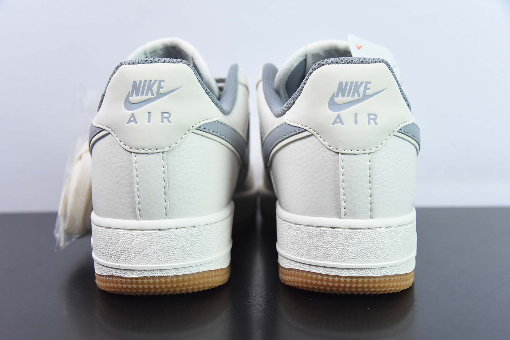 NK Air Force 1’07 Low"Milky White/Grey/Gum"空军一号经典低帮百搭休闲运动板鞋“奶白灰小钩满天星生胶底”货号:HD1689-102
