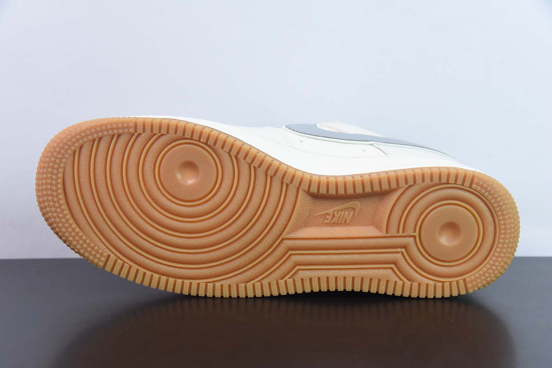 NK Air Force 1’07 Low"Milky White/Grey/Gum"空军一号经典低帮百搭休闲运动板鞋“奶白灰小钩满天星生胶底”货号:HD1689-102
