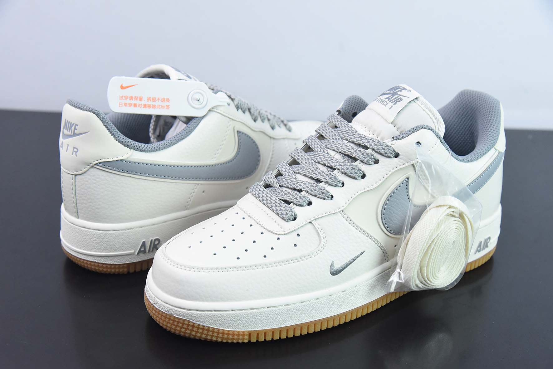 NK Air Force 1’07 Low"Milky White/Grey/Gum"空军一号经典低帮百搭休闲运动板鞋“奶白灰小钩满天星生胶底”货号:HD1689-102