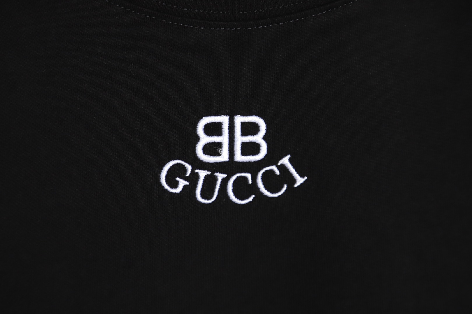 170 BalenciagaGucci 巴黎世家 x 古驰联名基础款胸前刺绣LOGO短袖