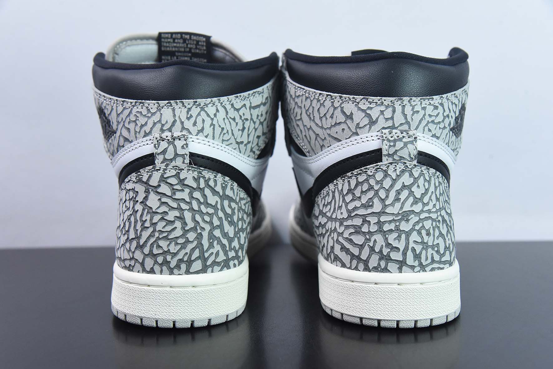 Air Jordan1 AJ1 乔丹1代高帮篮球鞋/黑白灰 爆裂纹 大象纹货号：DZ5485-052