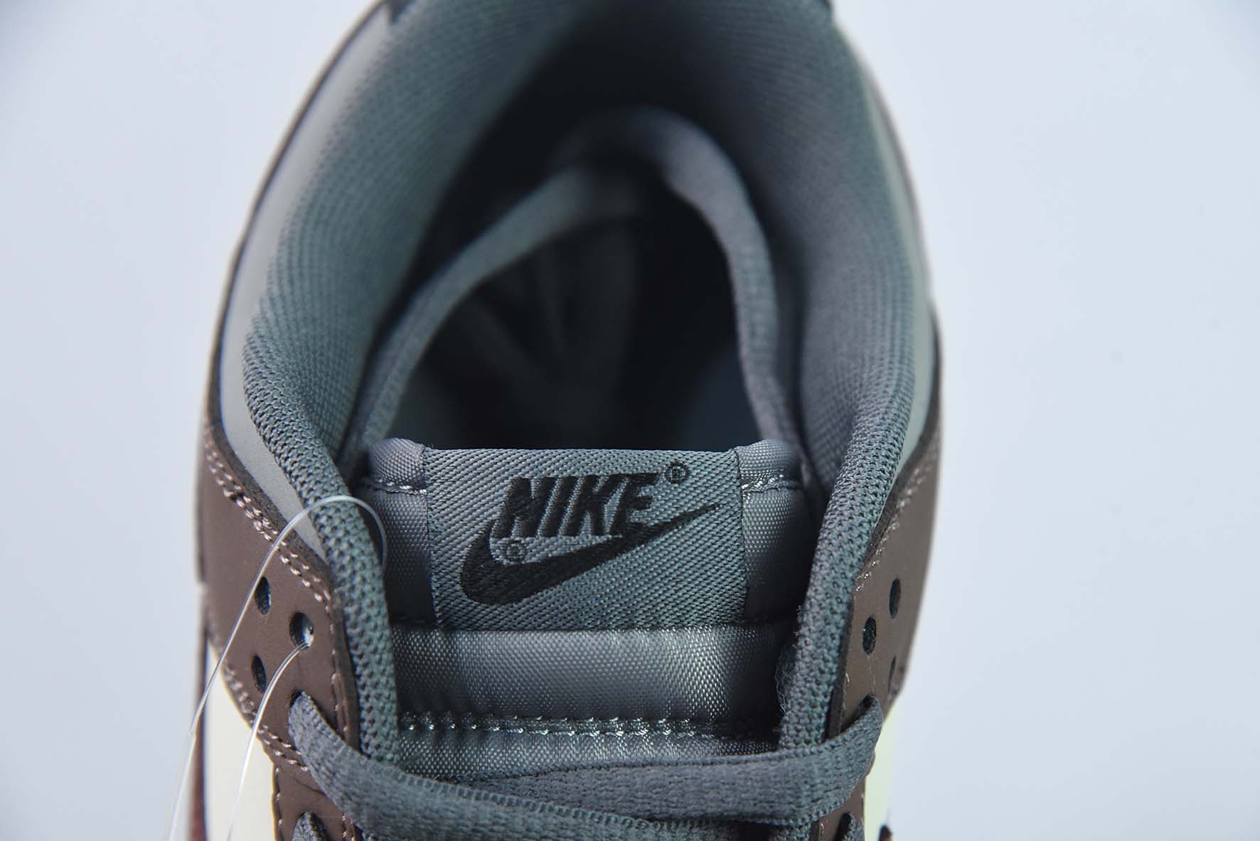 NK SB Dunk Low "Steamboy OST" 大友克洋联名低帮运动鞋 货号:DD0302-956