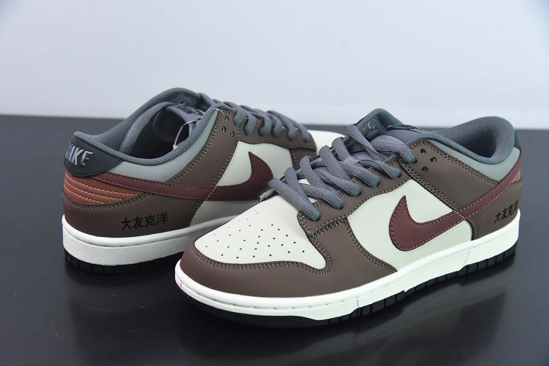 NK SB Dunk Low "Steamboy OST" 大友克洋联名低帮运动鞋 货号:DD0302-956