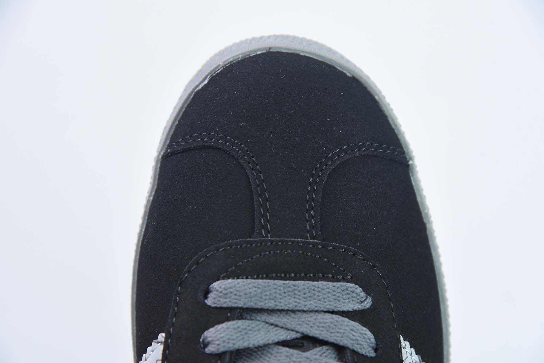 adidas Originals Gazelle 瞪羚羊系列经典板鞋 GAZELLE 三叶草 印花纹 货号:GZ2753
