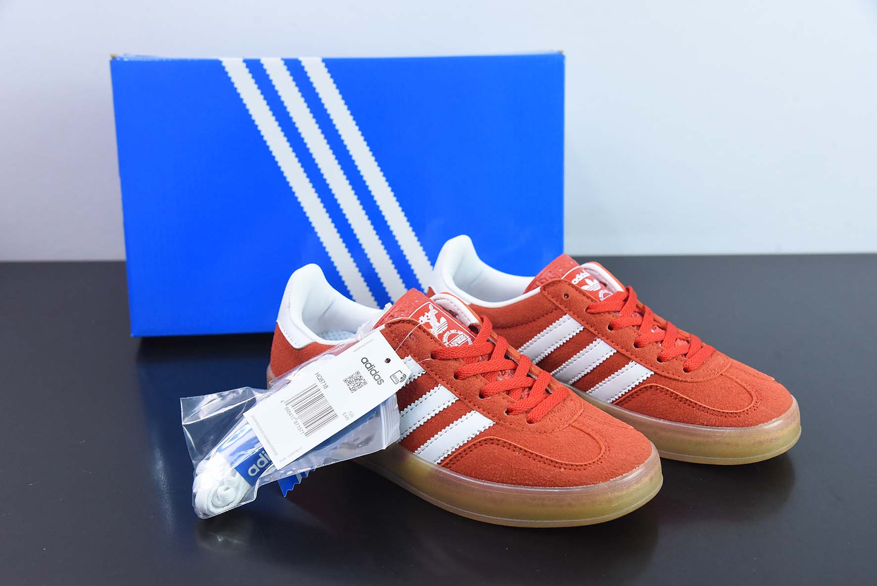adidas Originals Gazelle 瞪羚羊系列经典板鞋 GAZELLE 三叶草 货号:HQ8716