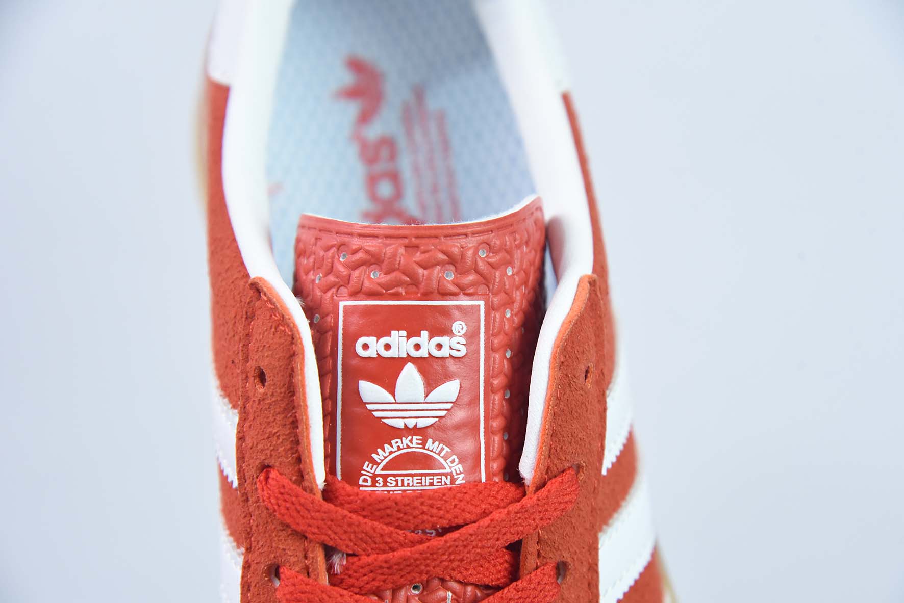 adidas Originals Gazelle 瞪羚羊系列经典板鞋 GAZELLE 三叶草 货号:HQ8716