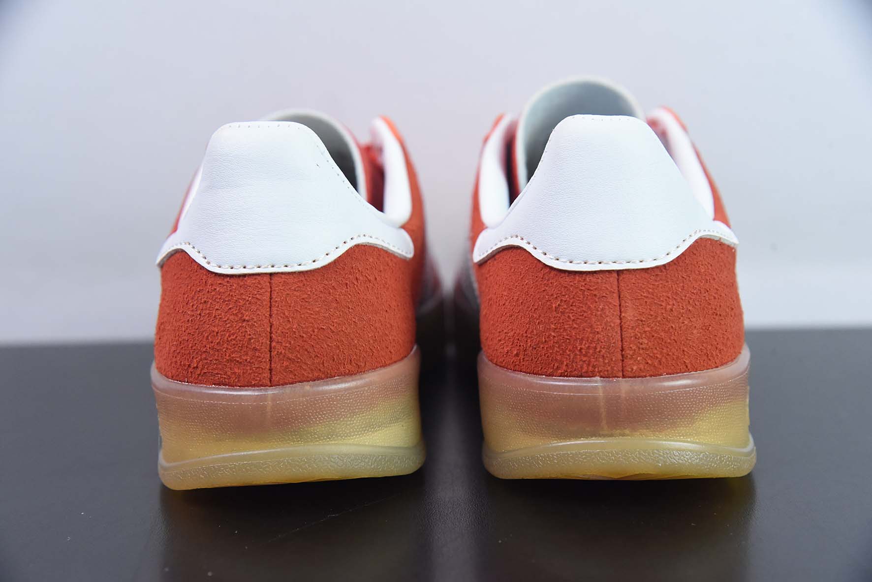 adidas Originals Gazelle 瞪羚羊系列经典板鞋 GAZELLE 三叶草 货号:HQ8716