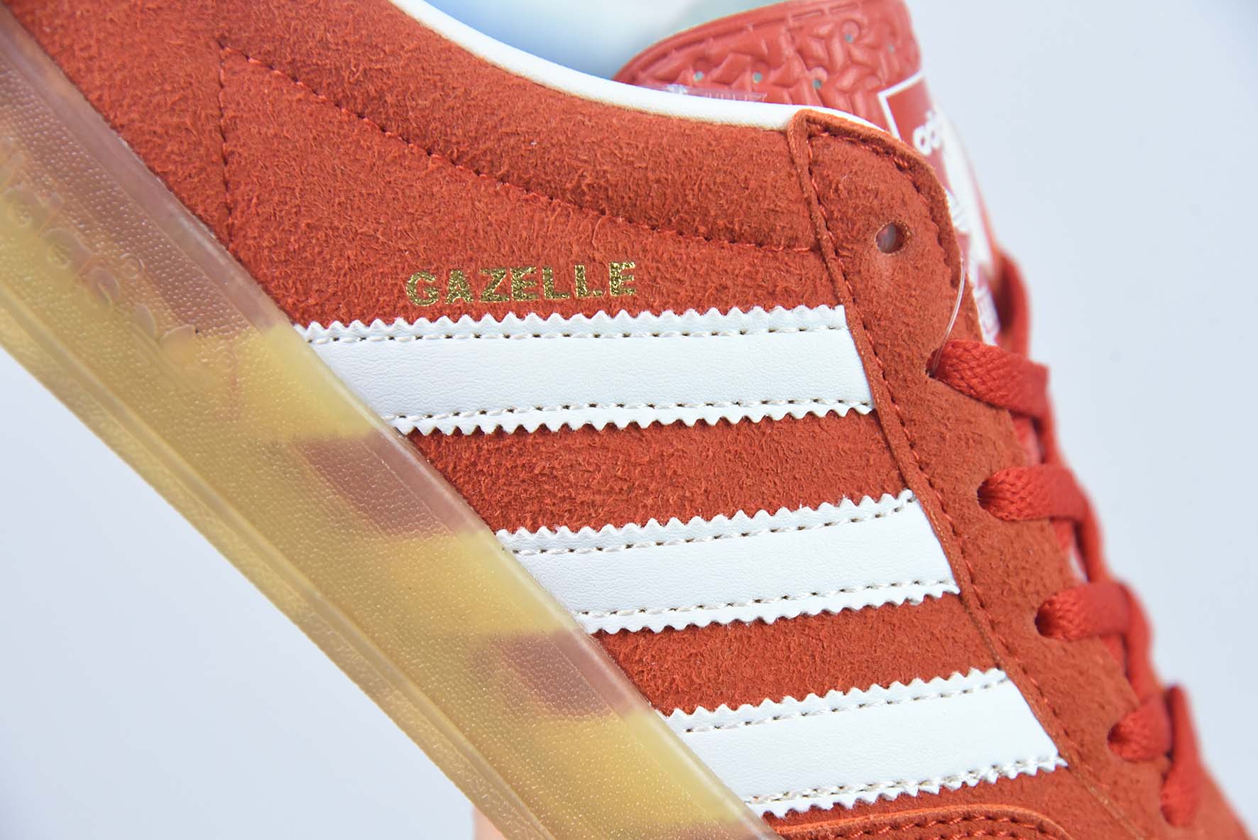 adidas Originals Gazelle 瞪羚羊系列经典板鞋 GAZELLE 三叶草 货号:HQ8716