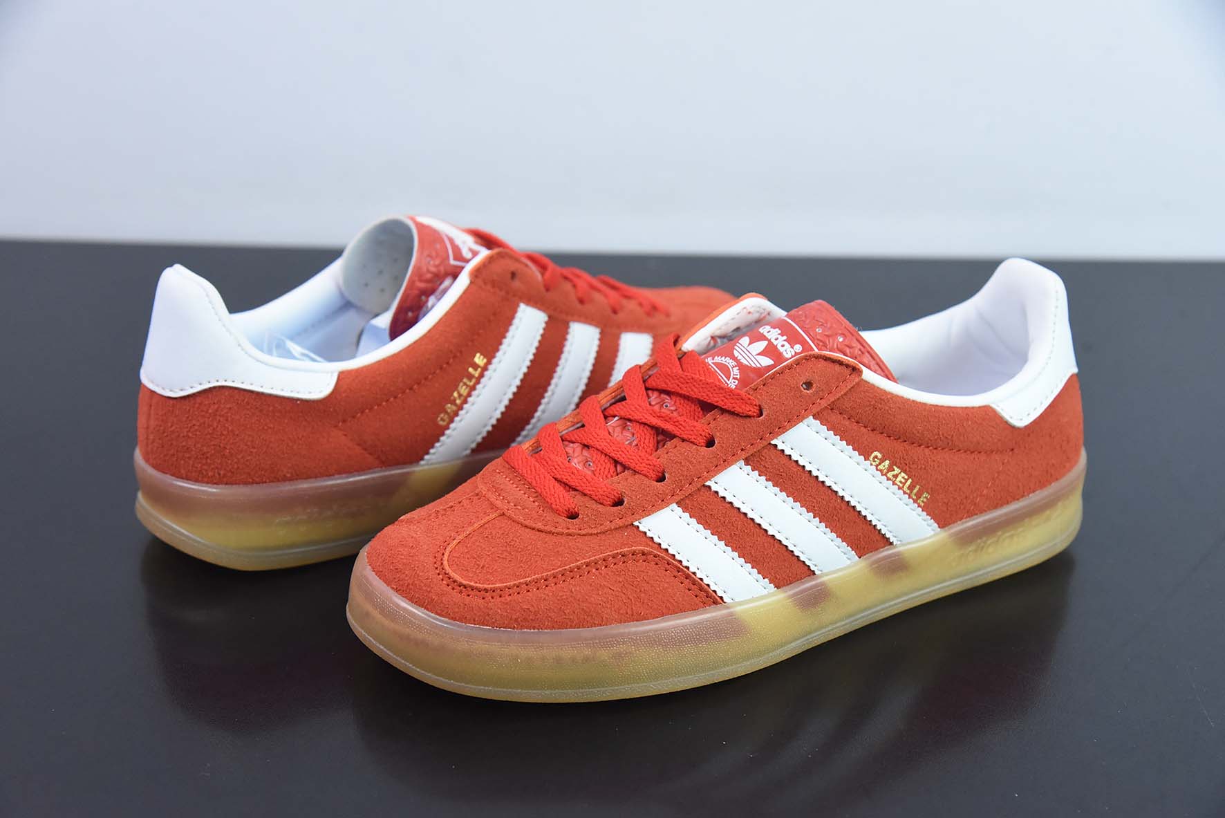 adidas Originals Gazelle 瞪羚羊系列经典板鞋 GAZELLE 三叶草 货号:HQ8716