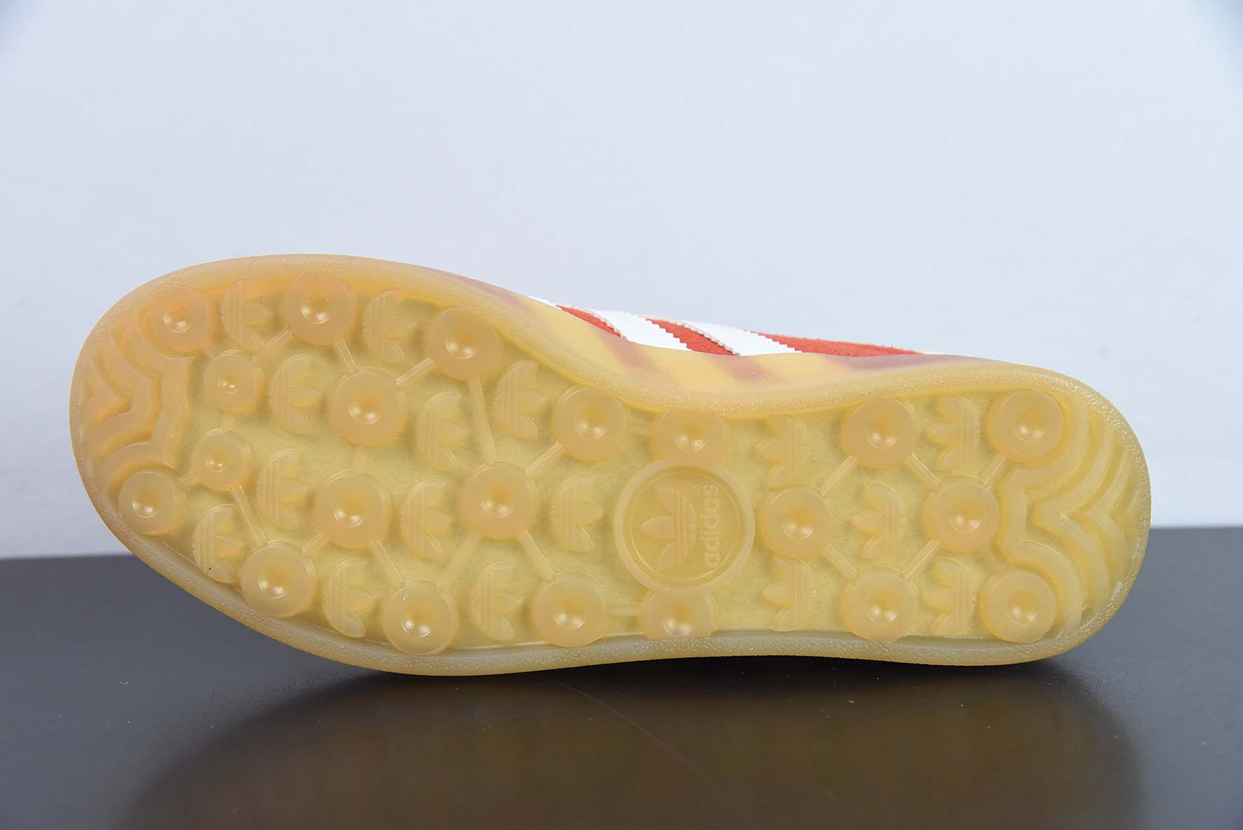 adidas Originals Gazelle 瞪羚羊系列经典板鞋 GAZELLE 三叶草 货号:HQ8716