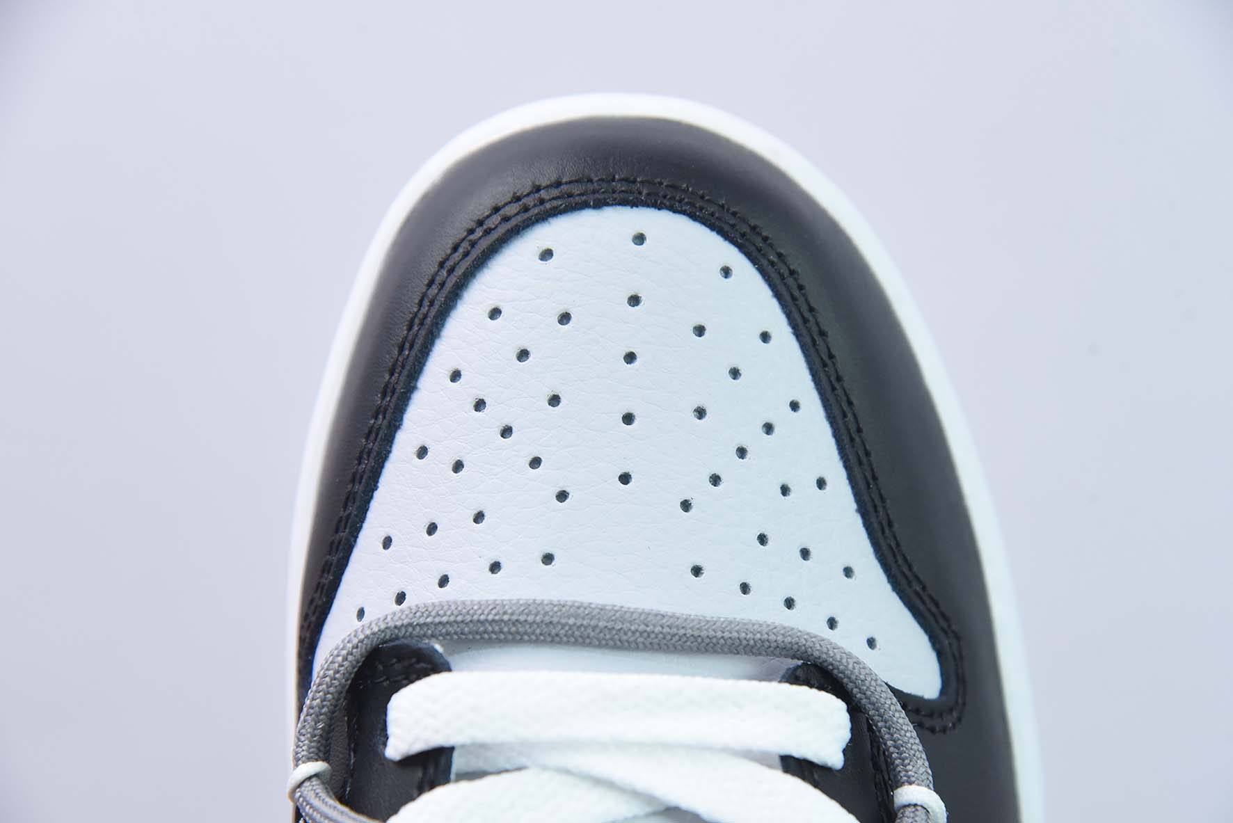 Nike Dunk Low SB 低帮滑板鞋/白灰黑 绑带 定制版